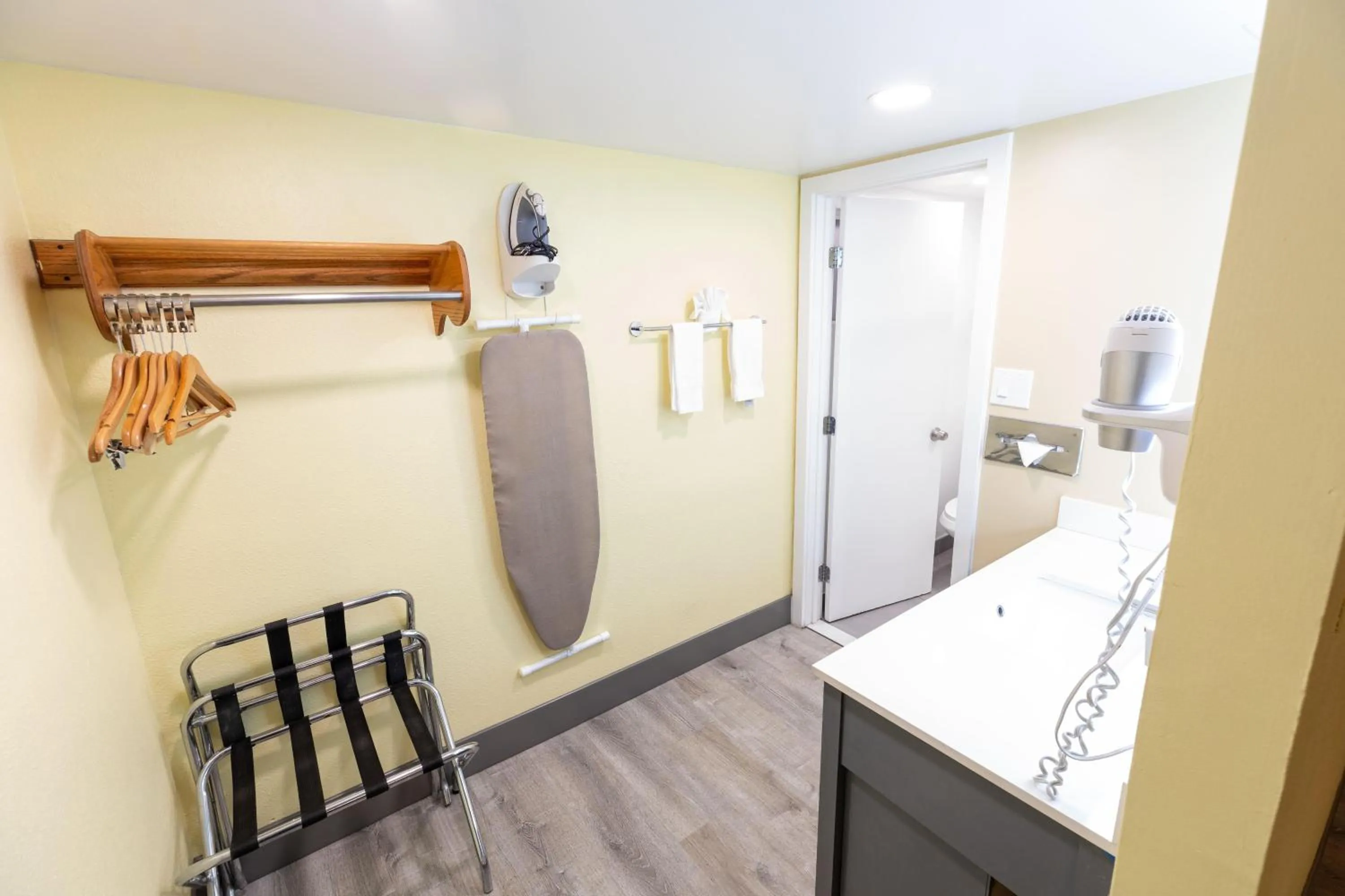 Bathroom in Kings House Motor Hotel, a Dazzler Select by Wyndham