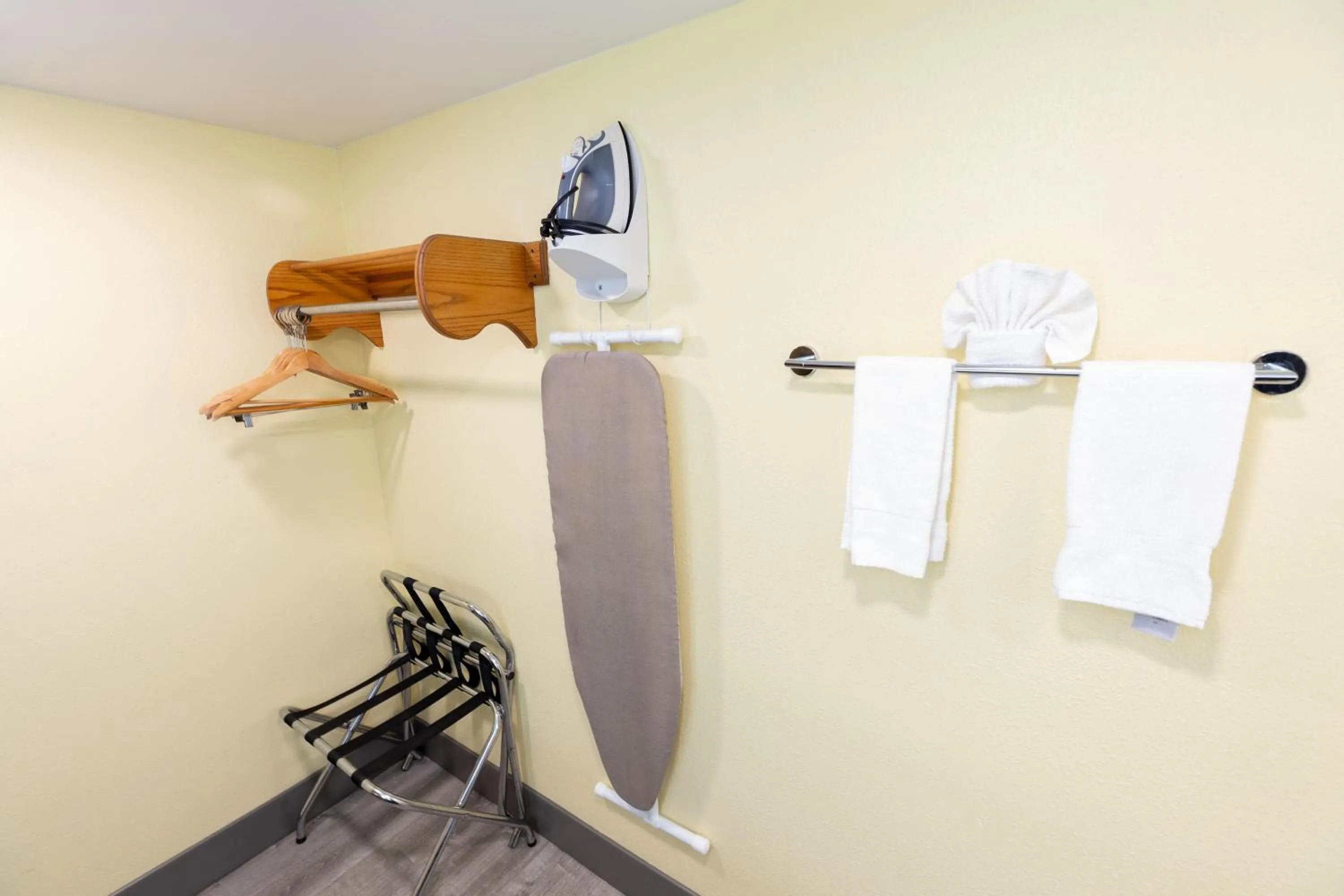 Bathroom in Kings House Motor Hotel, a Dazzler Select by Wyndham