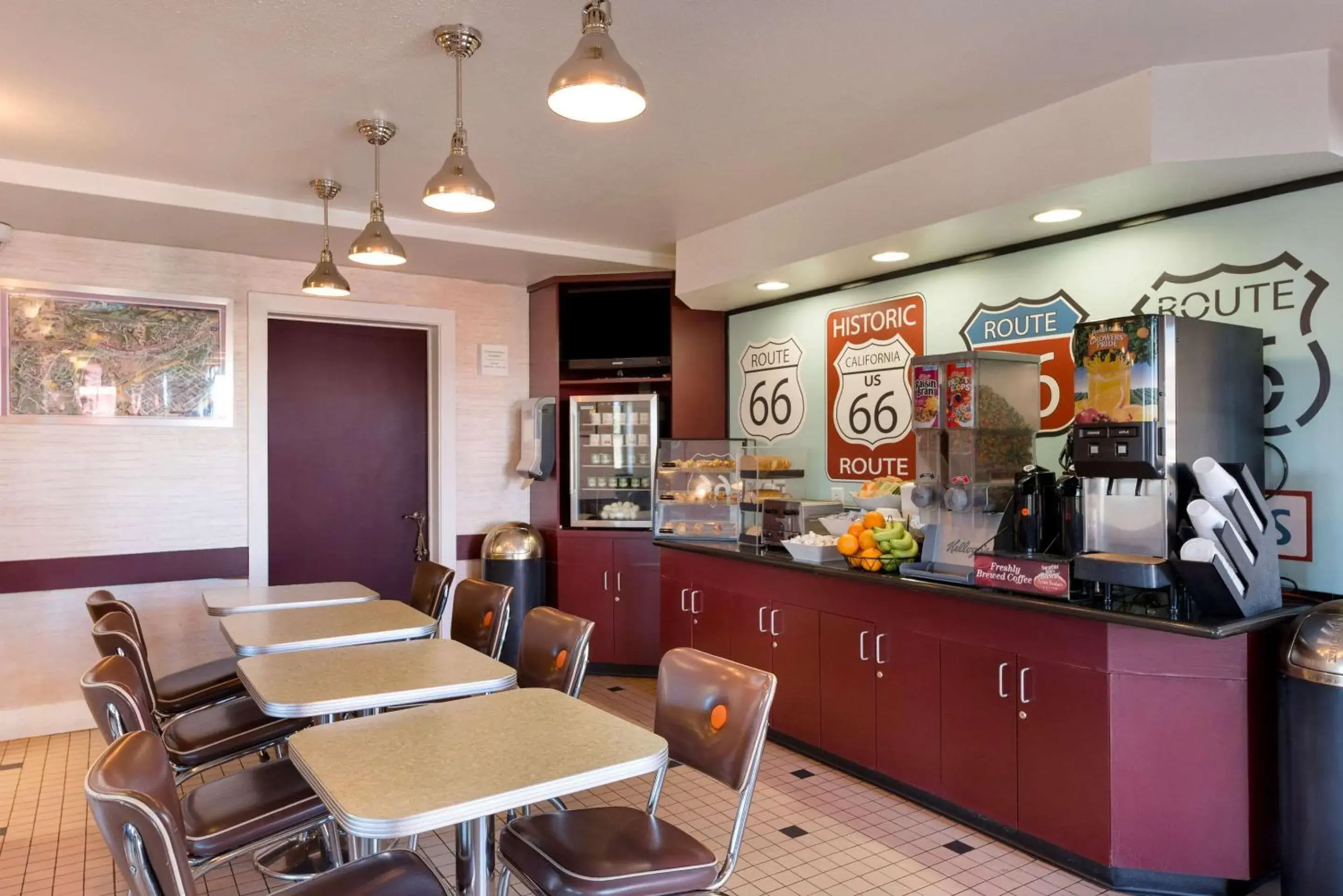 Restaurant/Places to Eat in Econo Lodge Flagstaff Route 66