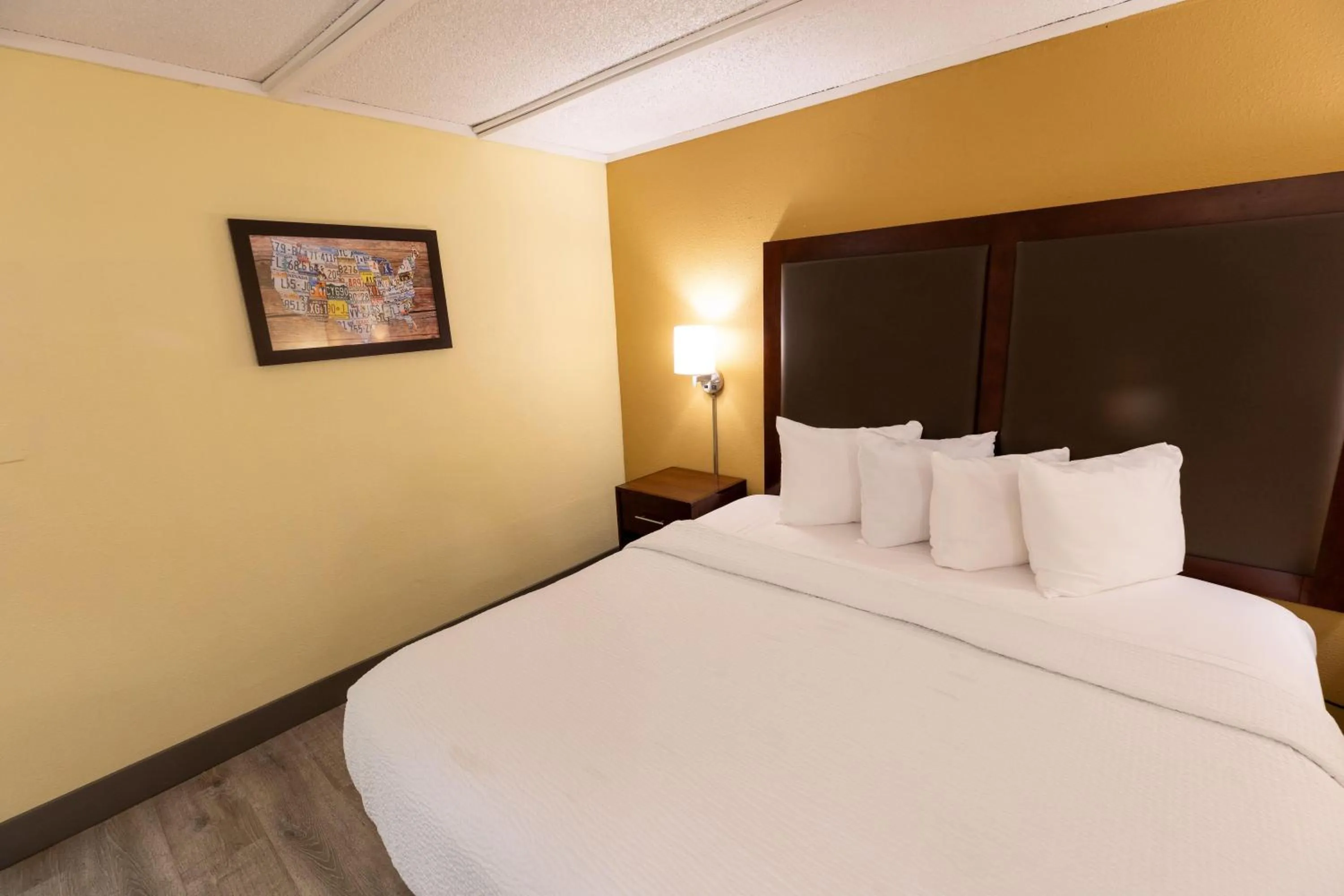 Photo of the whole room, Bed in Kings House Motor Hotel, a Dazzler Select by Wyndham