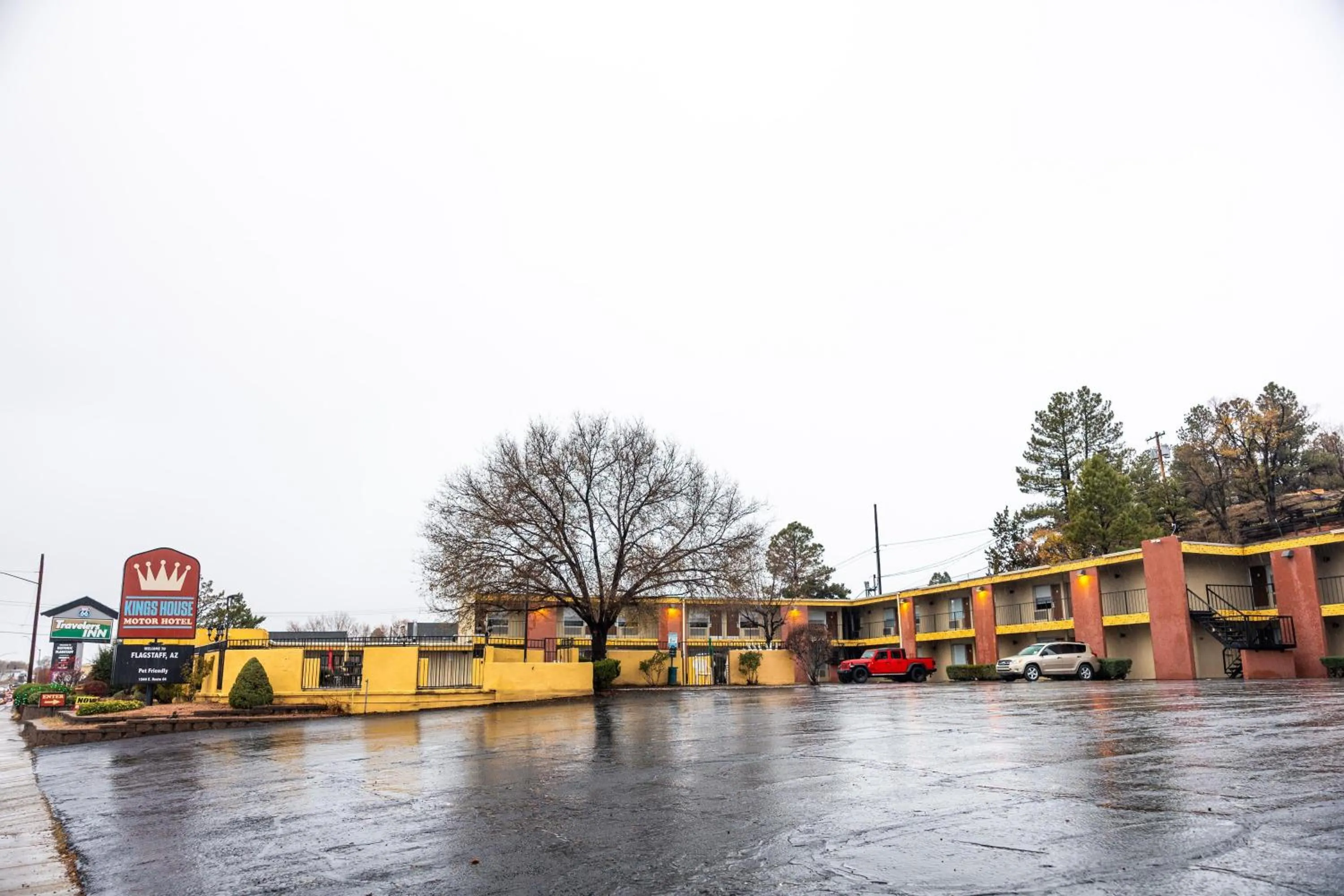 Property building in Kings House Motor Hotel, a Dazzler Select by Wyndham