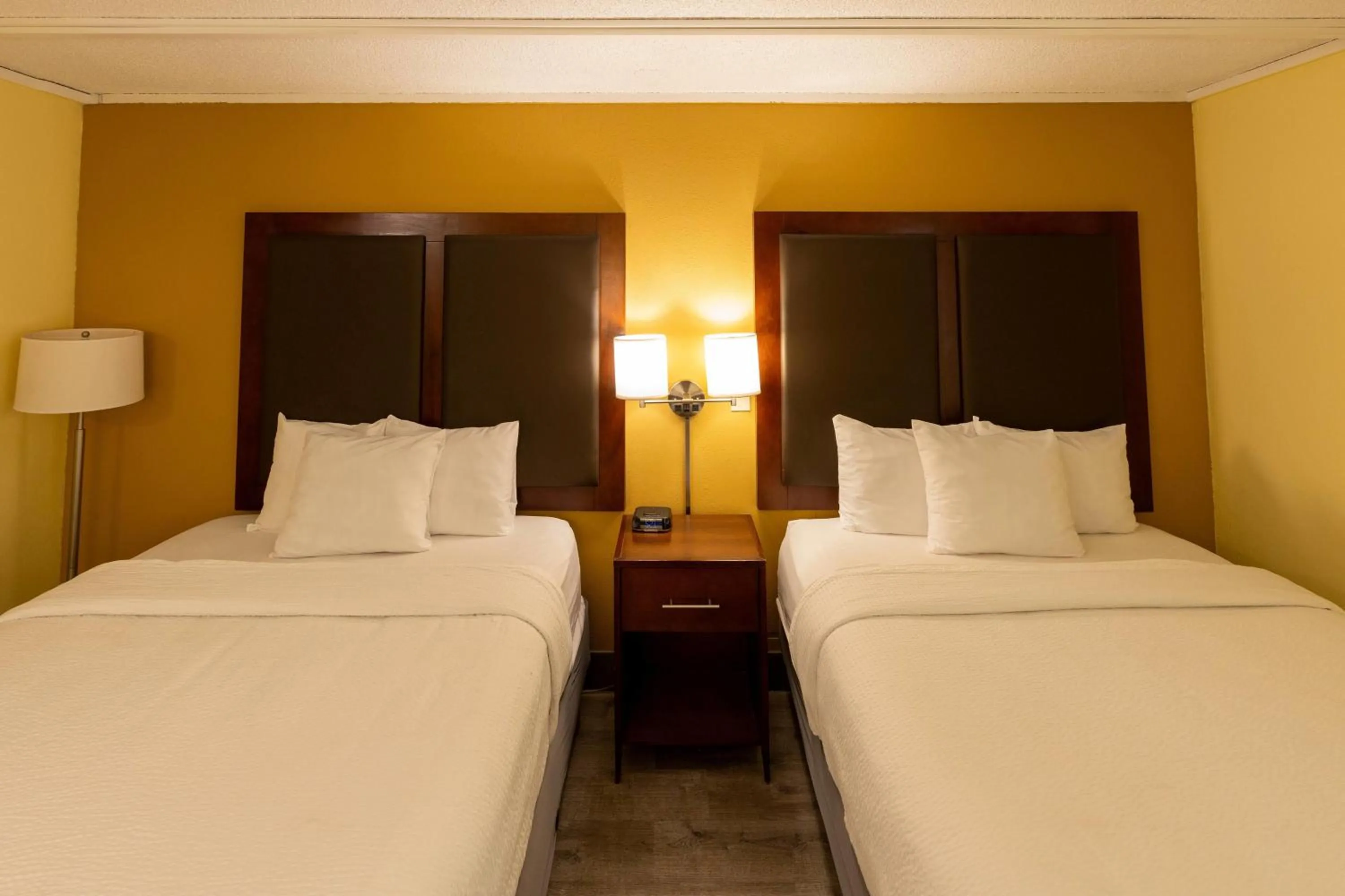 Photo of the whole room, Bed in Kings House Motor Hotel, a Dazzler Select by Wyndham