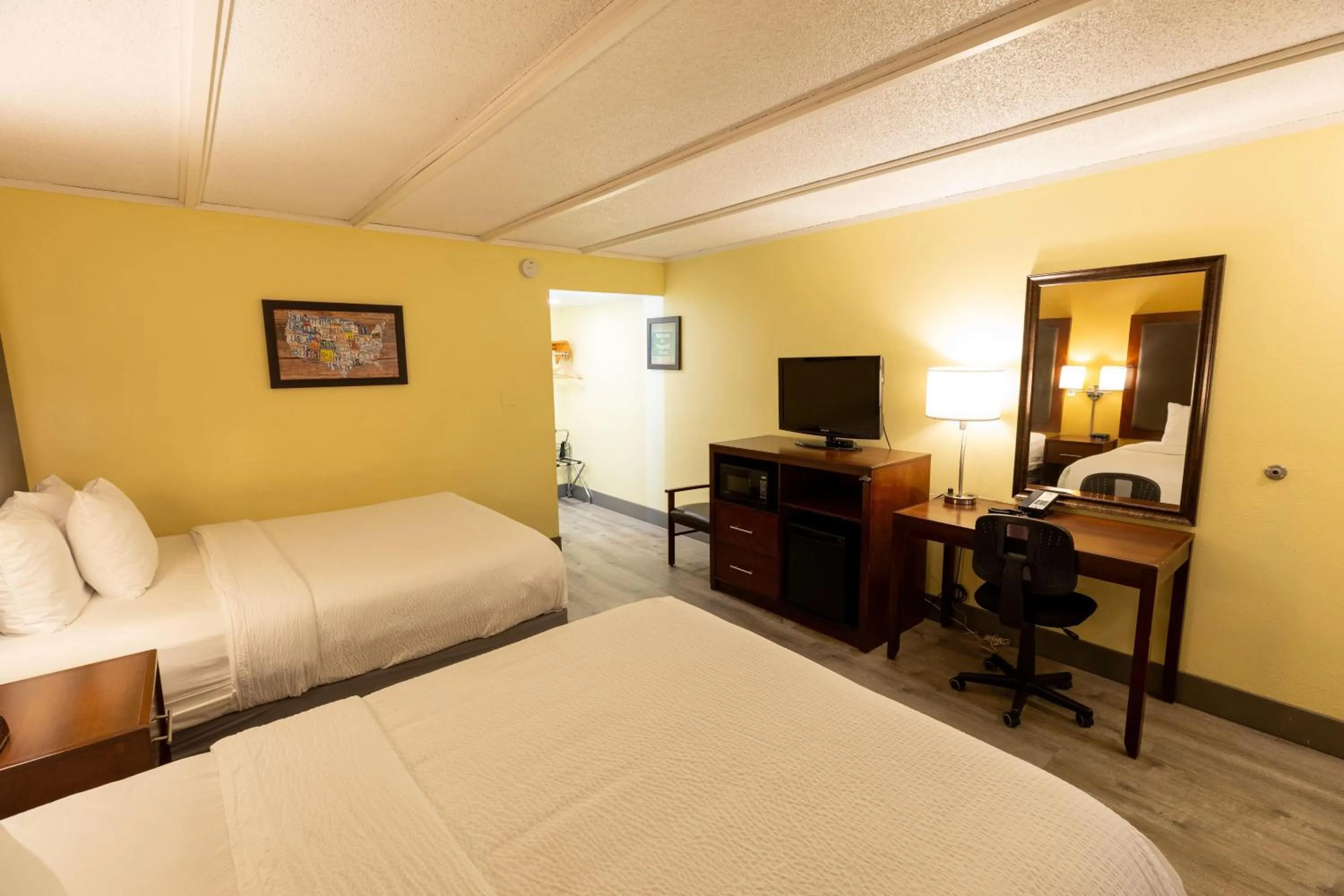 Photo of the whole room, Bed in Kings House Motor Hotel, a Dazzler Select by Wyndham