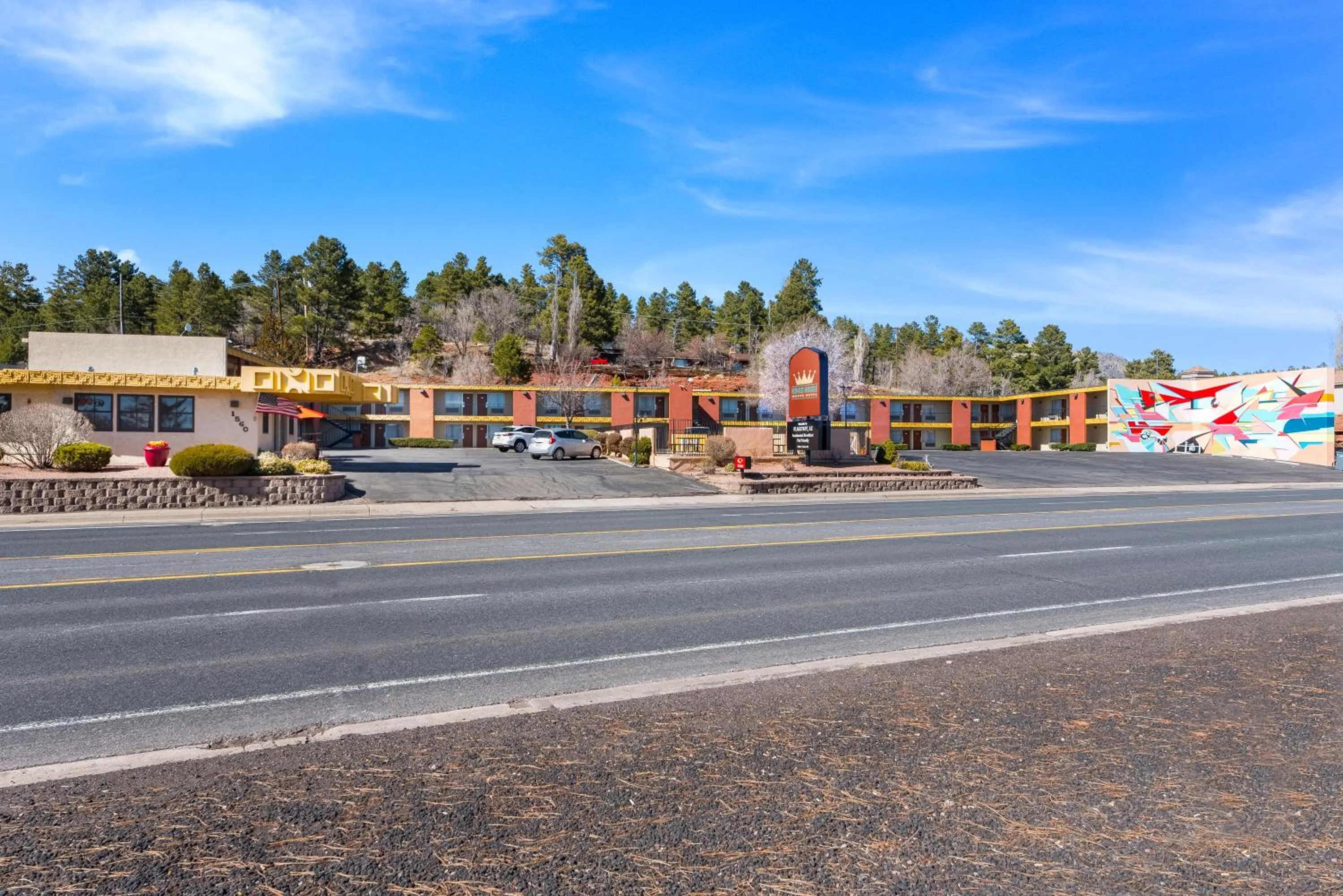 Property building in Kings House Motor Hotel