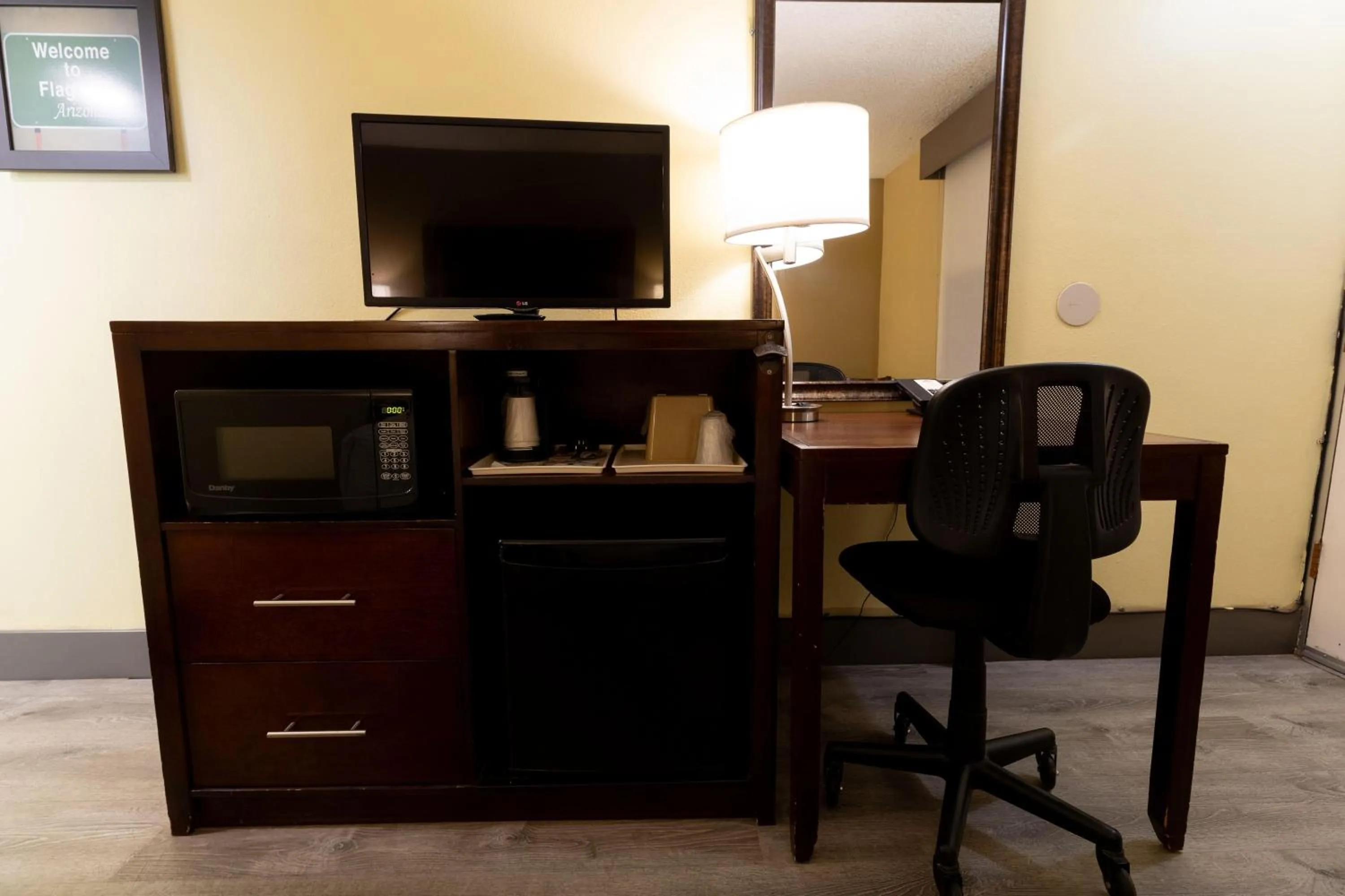 Photo of the whole room in Kings House Motor Hotel, a Dazzler Select by Wyndham