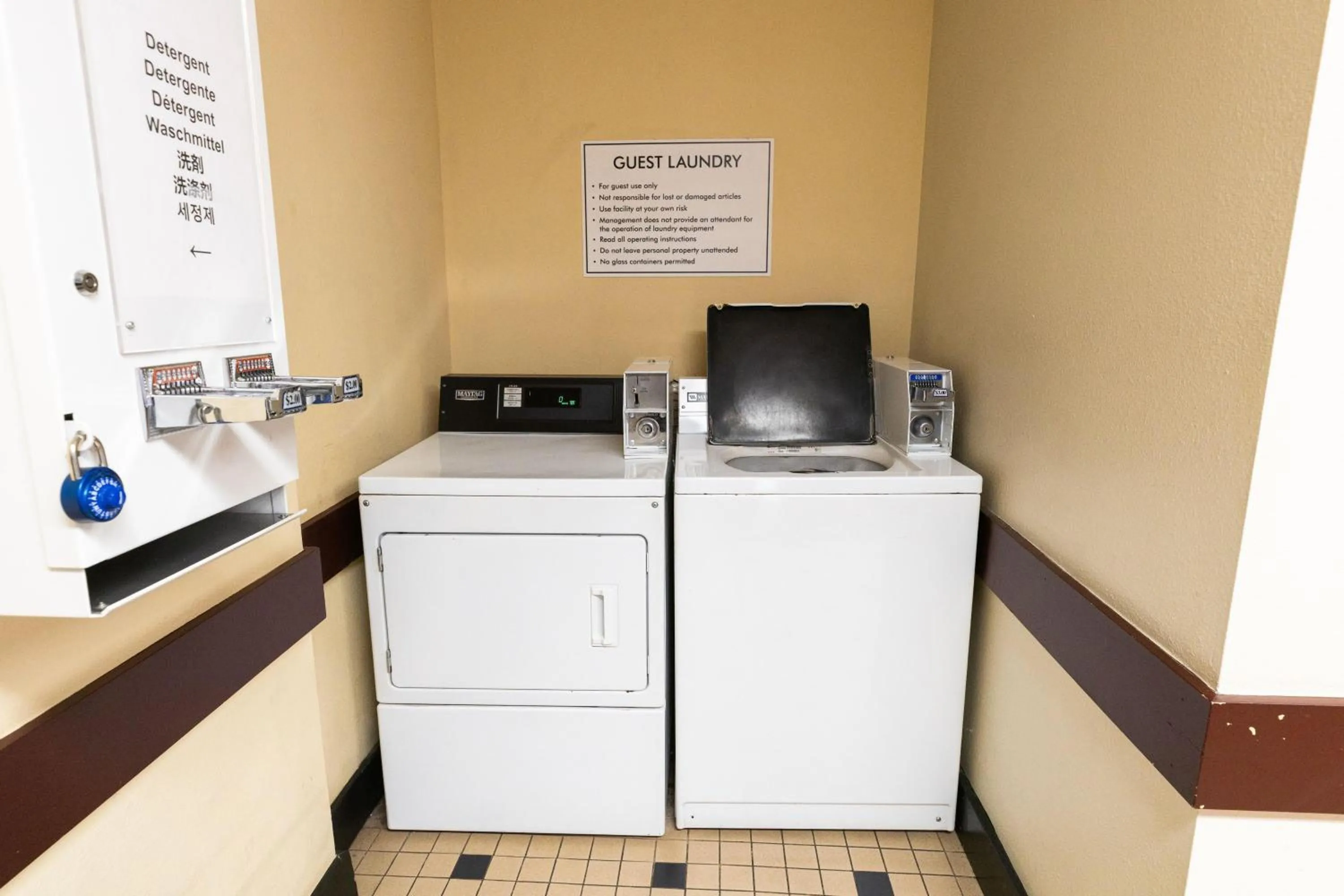 On site in Kings House Motor Hotel, a Dazzler Select by Wyndham