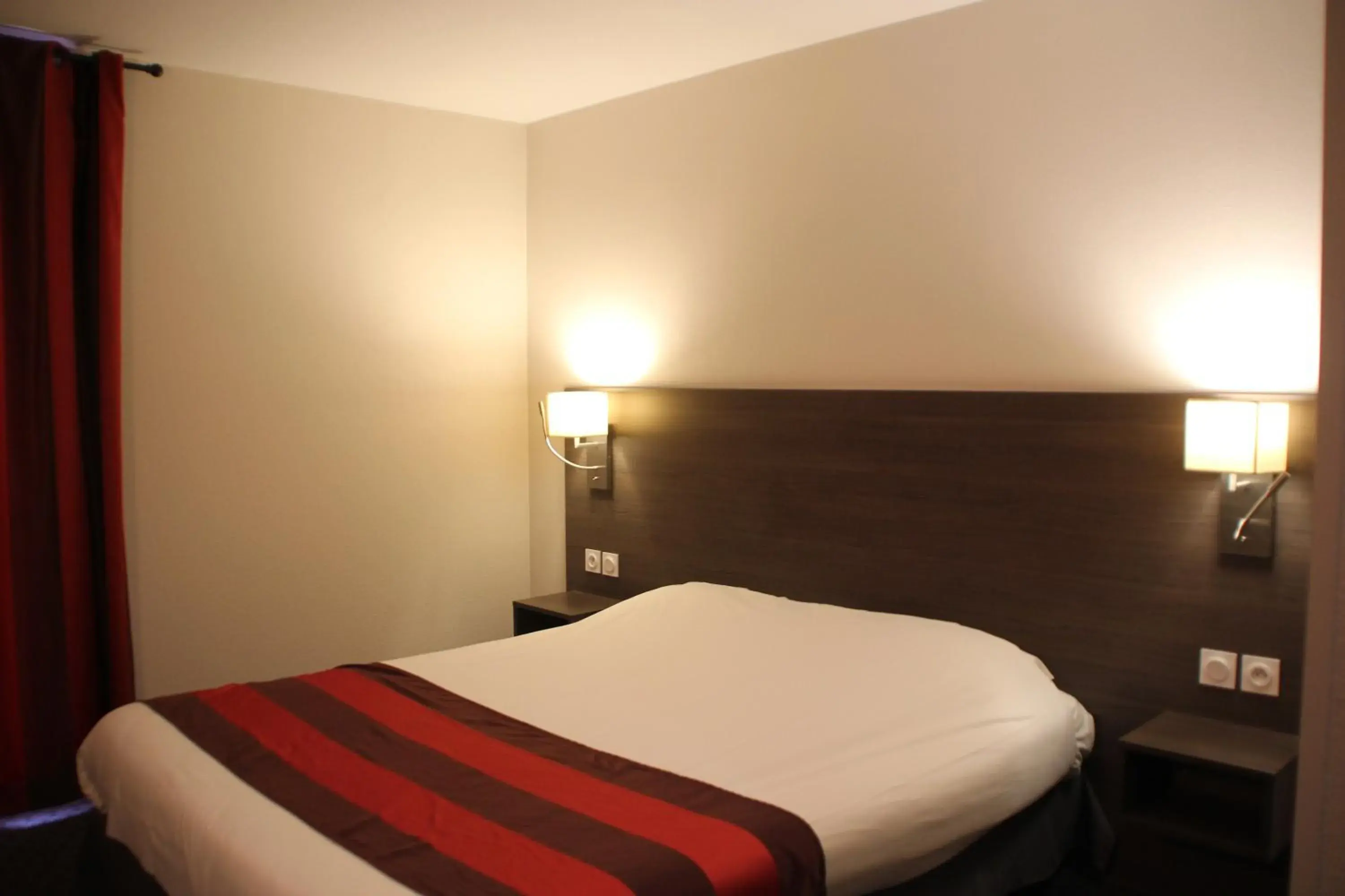 Bed in The Originals City, Hôtel Le Louisiane, Belfort Sud Bed in The Originals City, Hôtel Le Louisiane, Belfort Sud