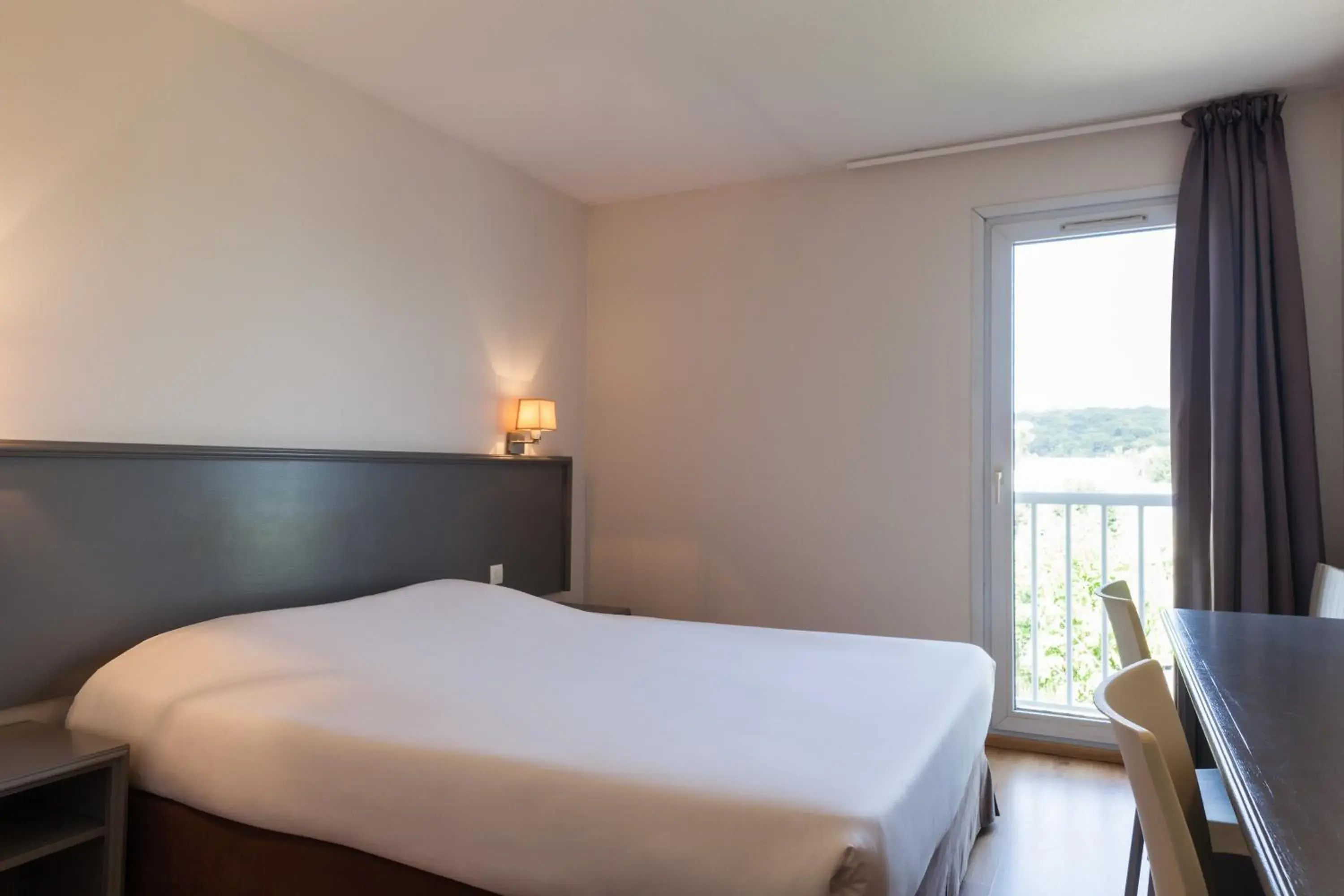 Bed in The Originals City, Hôtel Le Louisiane, Belfort Sud Bed in The Originals City, Hôtel Le Louisiane, Belfort Sud