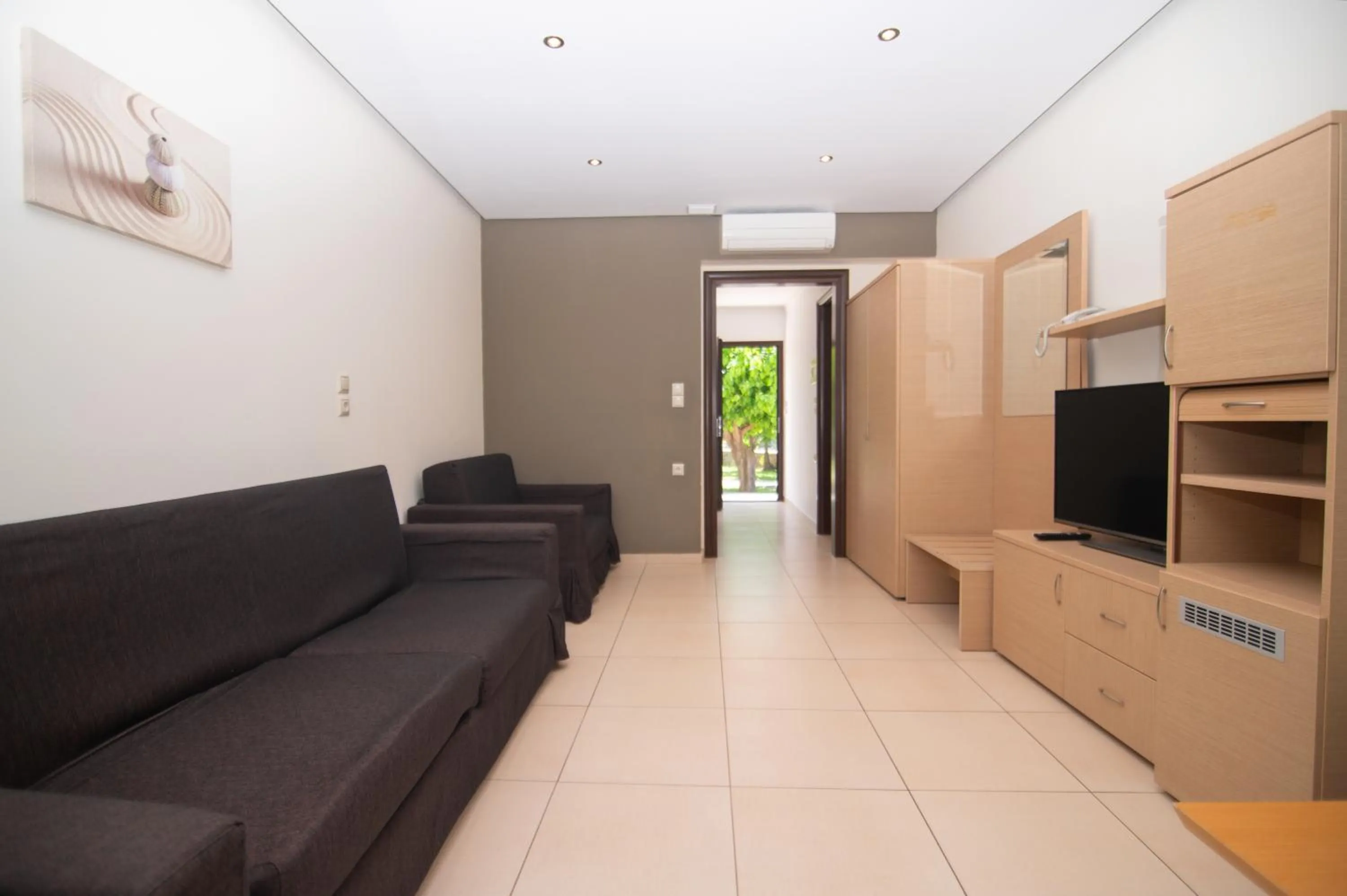 TV and multimedia in Riviera Perdika Hotel