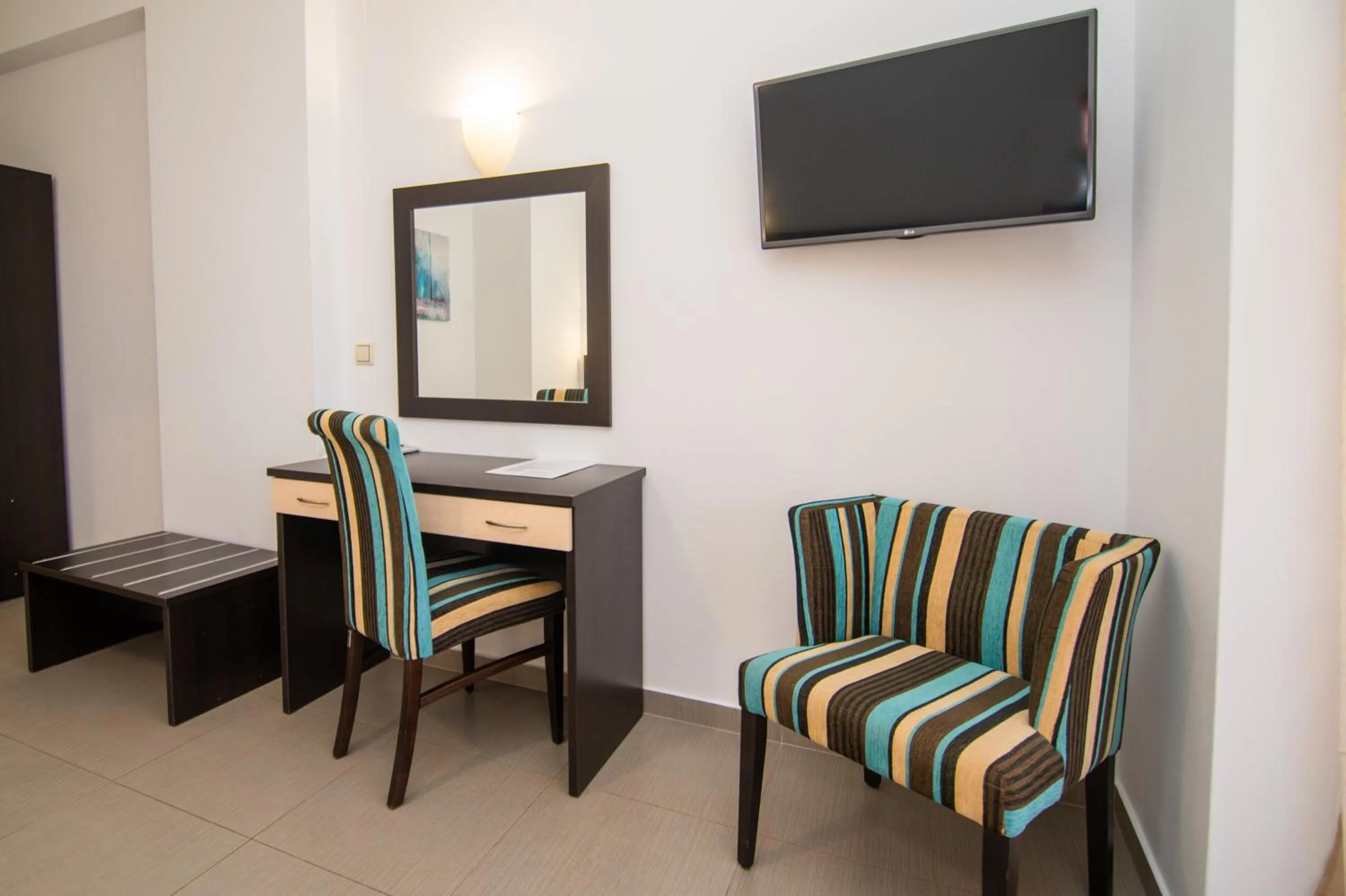 TV and multimedia in Riviera Perdika Hotel