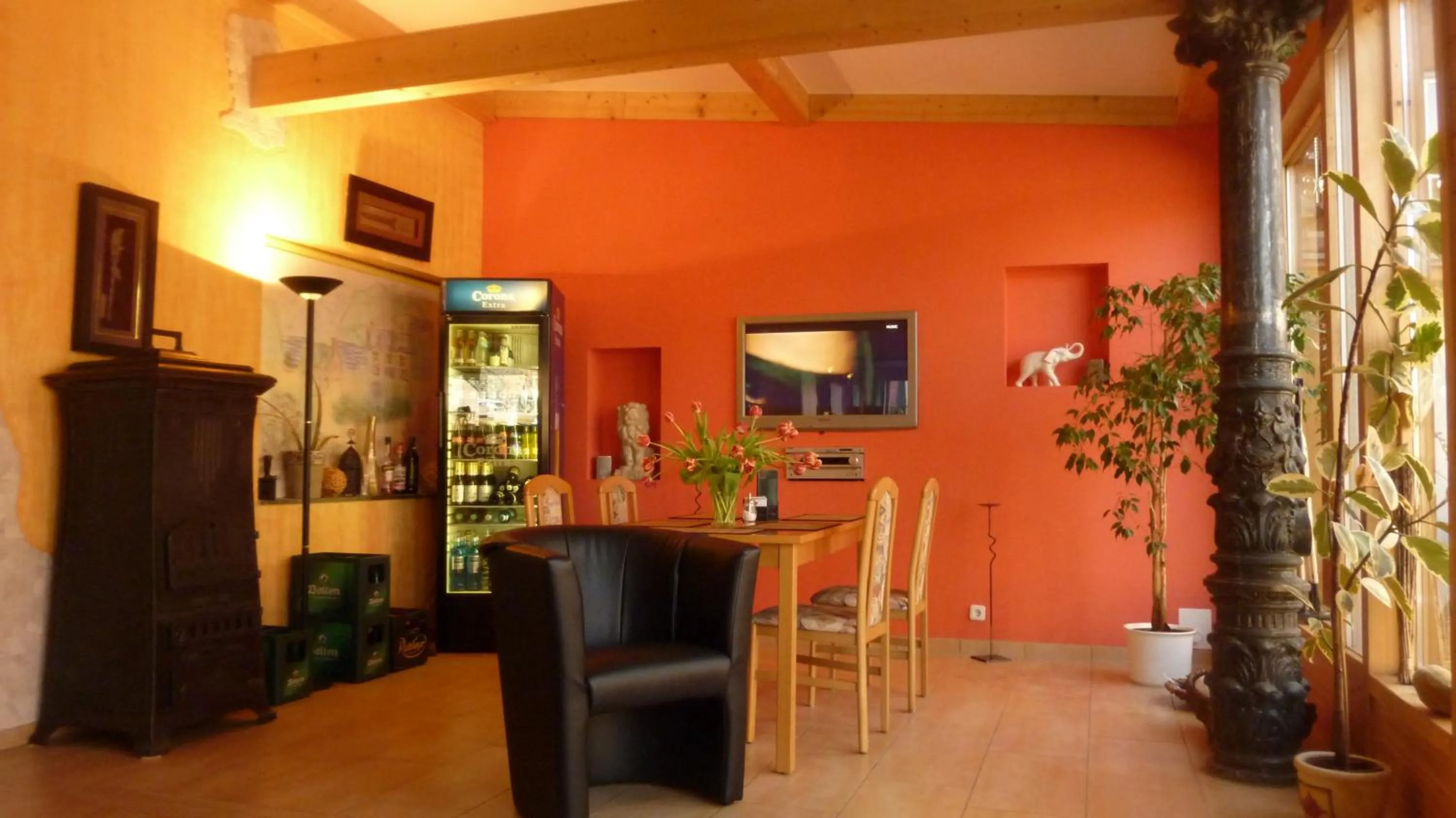 Communal lounge/ TV room in Hotel-Restaurant Haus Berger