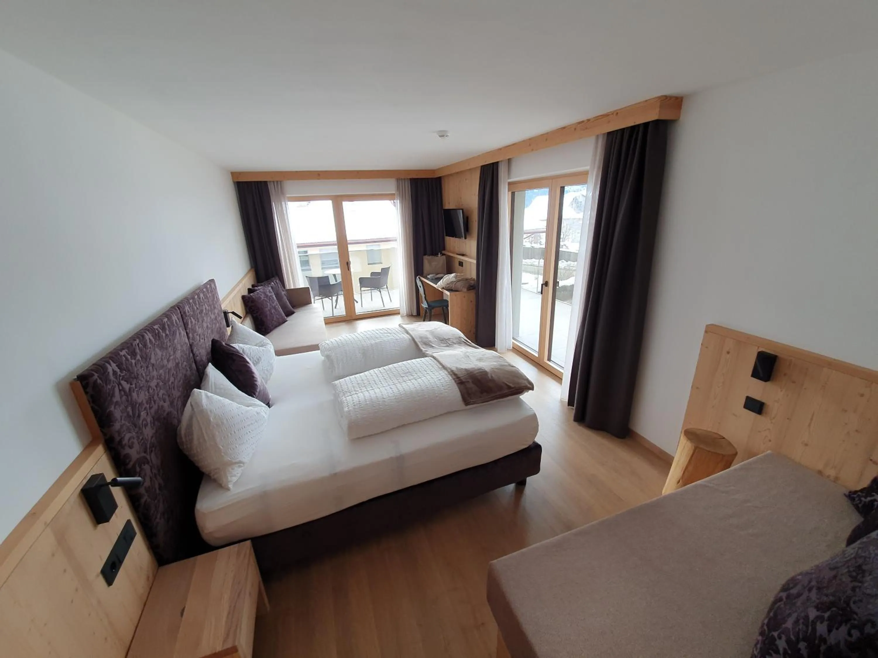 Shower, Bed in Hotel Andechserhof & Mountain Sky