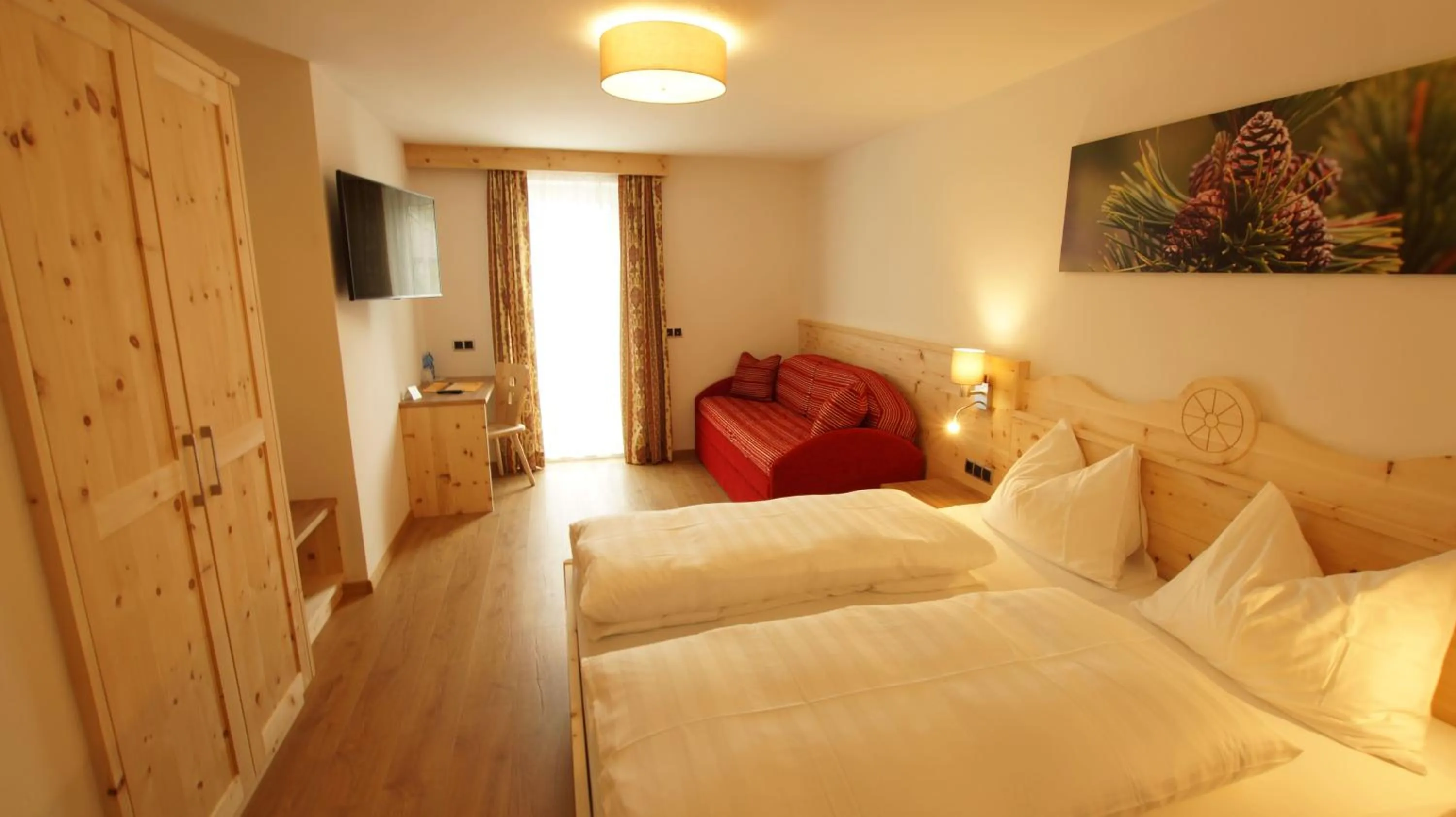 Photo of the whole room, Bed in Hotel Andechserhof & Mountain Sky