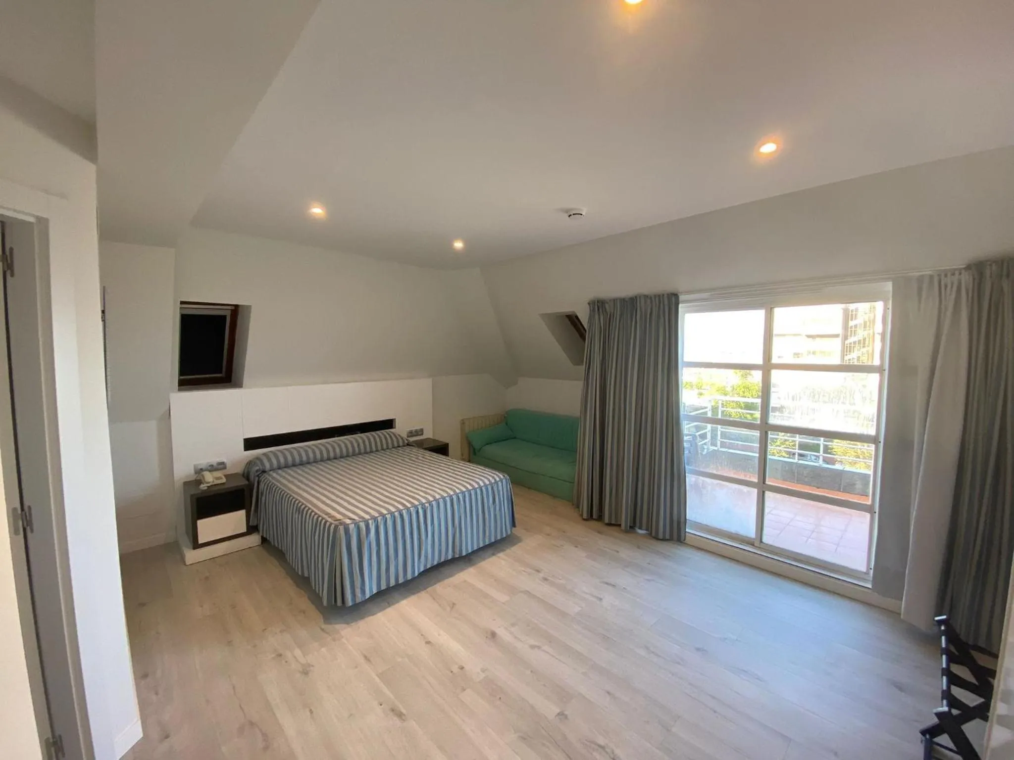 Superior Double or Twin Room with Mountain View in Hotel Playamar Spa