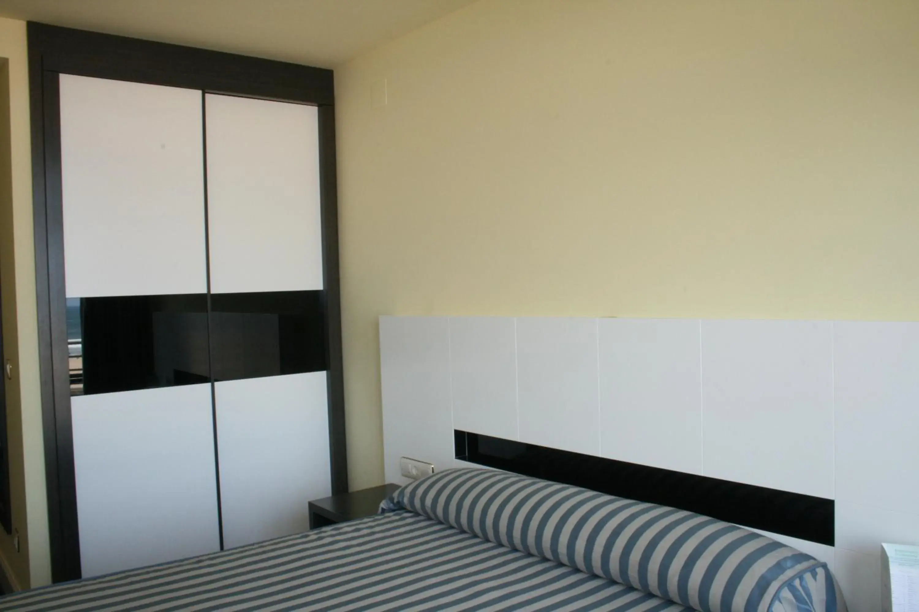 Single Room with Mountain View - single occupancy in Hotel Playamar Spa Single Room with Mountain View - single occupancy in Hotel Playamar Spa