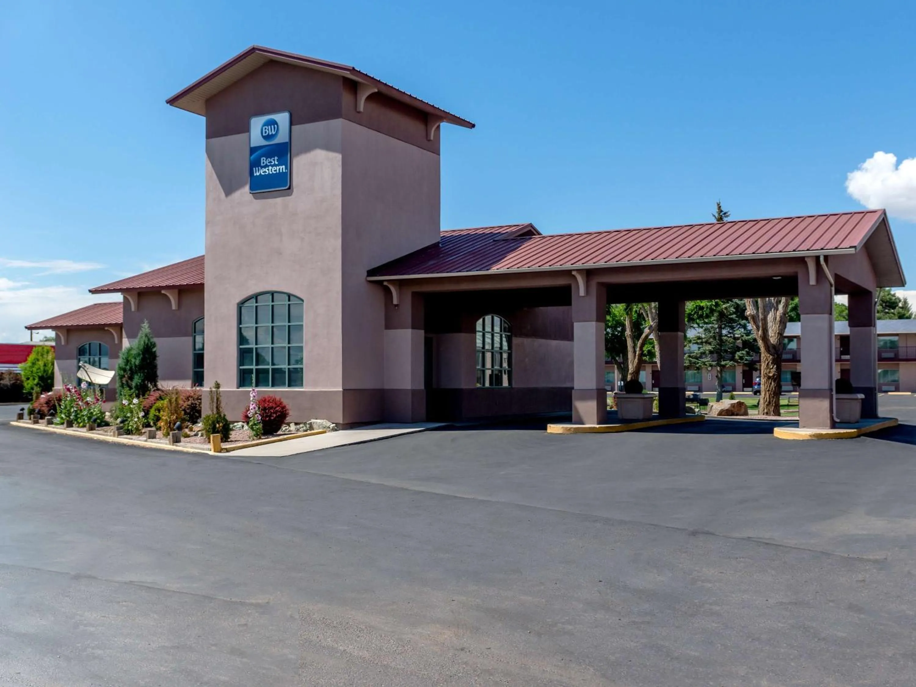 Property building in Best Western Alamosa Inn