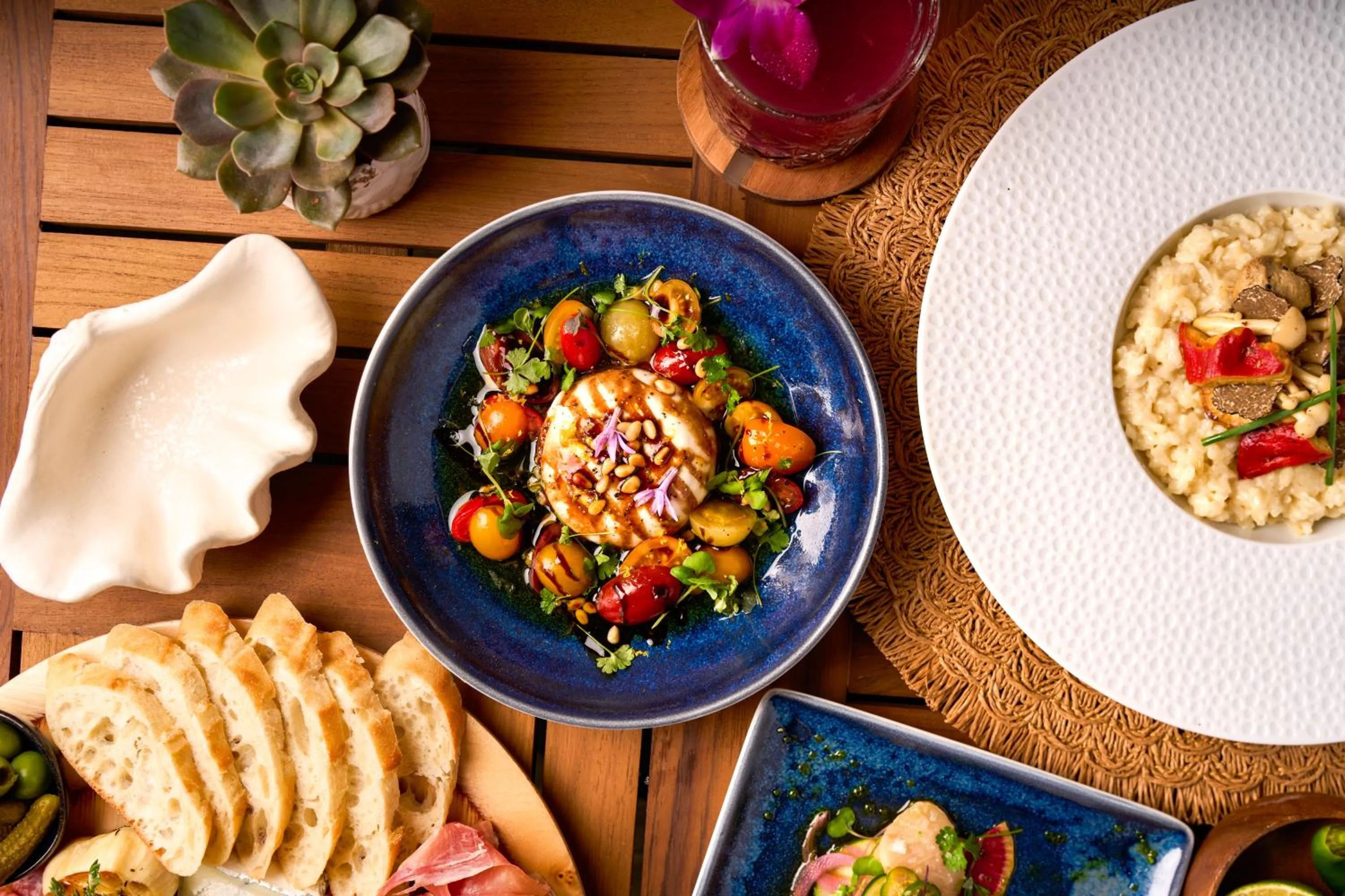 Restaurant/places to eat in Shore Hotel