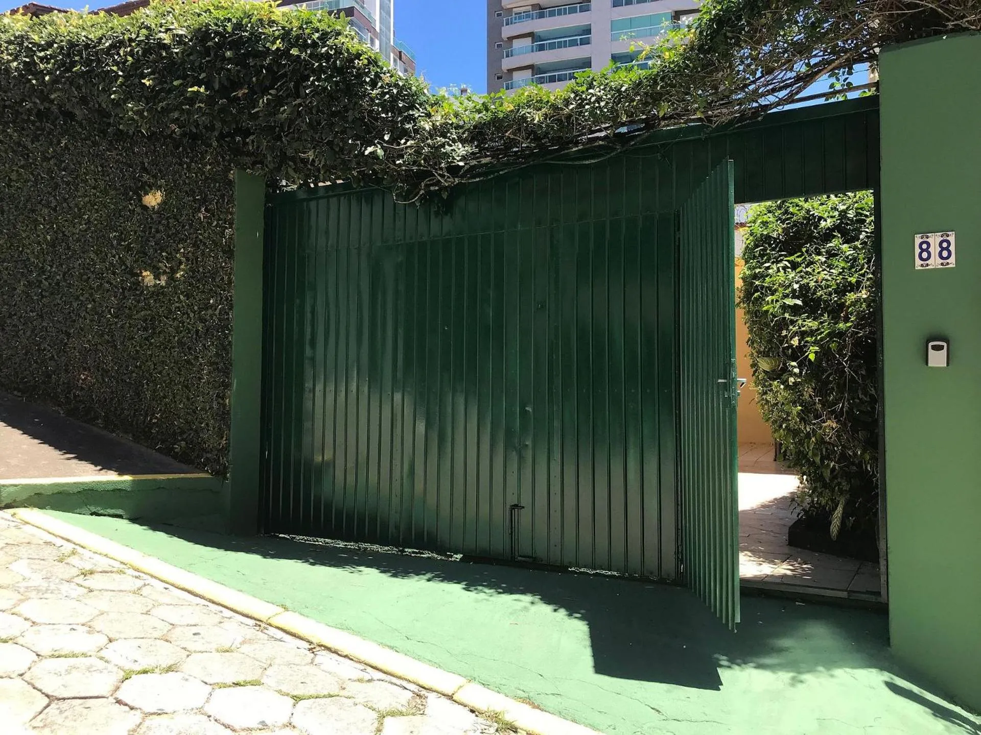 Facade/entrance in Residencial Glaura é Destino Floripa