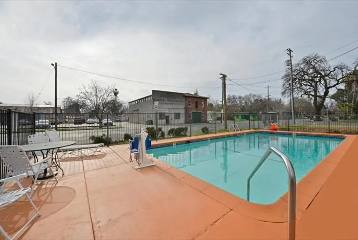 Swimming pool in Americas Best Value Inn - Chico
