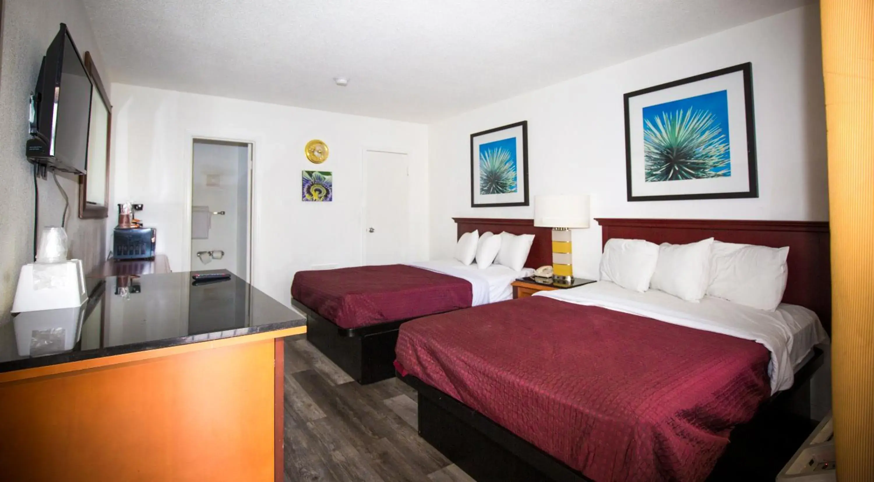 Photo of the whole room, Bed in Americas Best Value Inn - Chico Photo of the whole room, Bed in Americas Best Value Inn - Chico