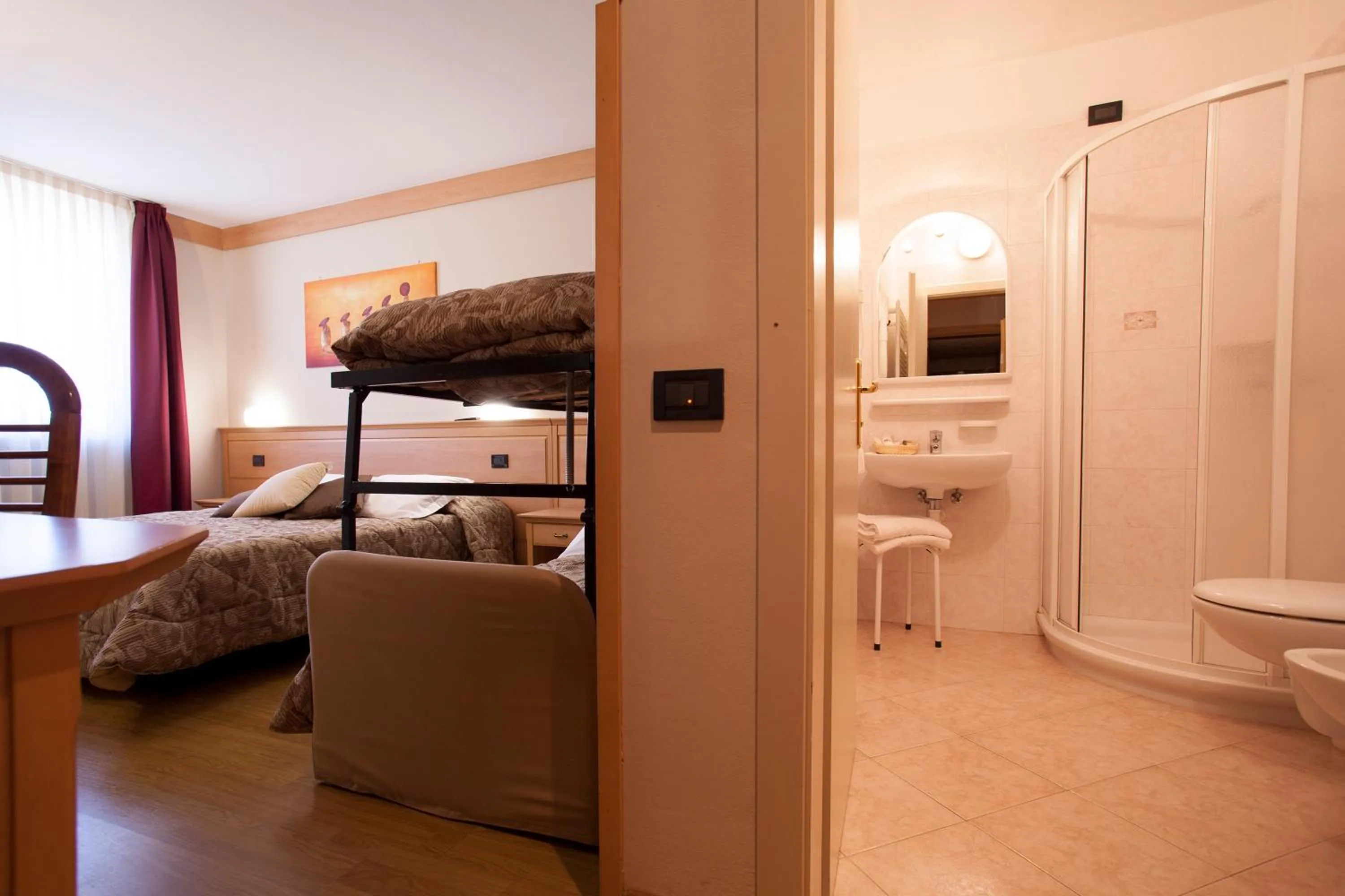 Bathroom, Bed in Hotel Vittoria