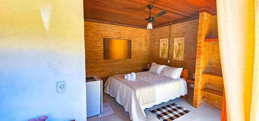 Bedroom, Bed in Cores e Flores da Serra Pousada by Concavus