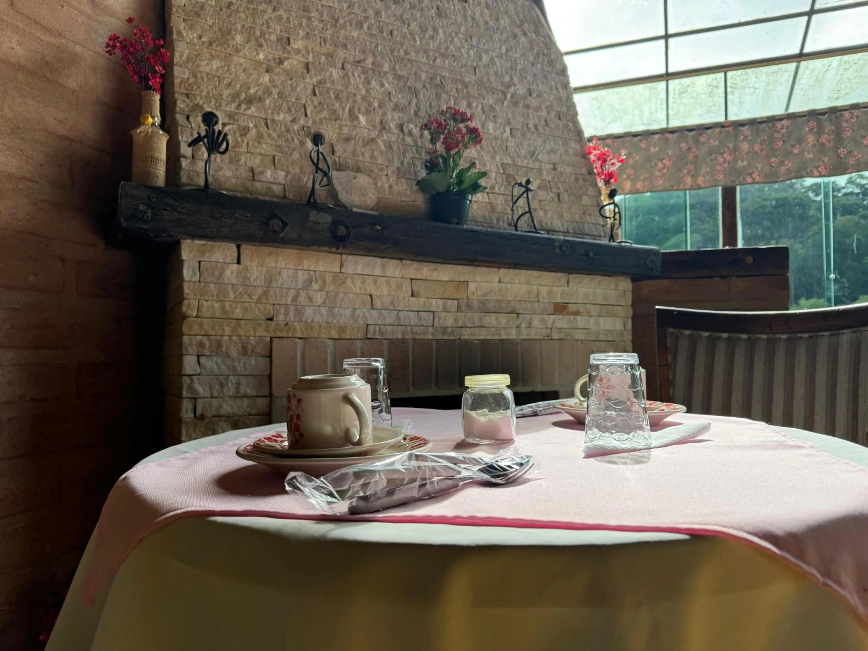 Breakfast in Cores e Flores da Serra Pousada by Concavus