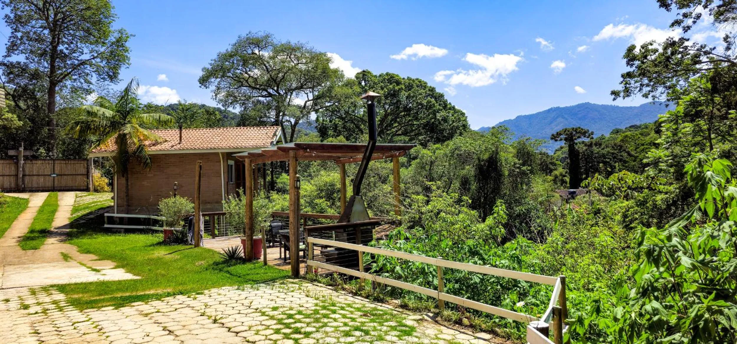 Natural landscape in Cores e Flores da Serra Pousada by Concavus