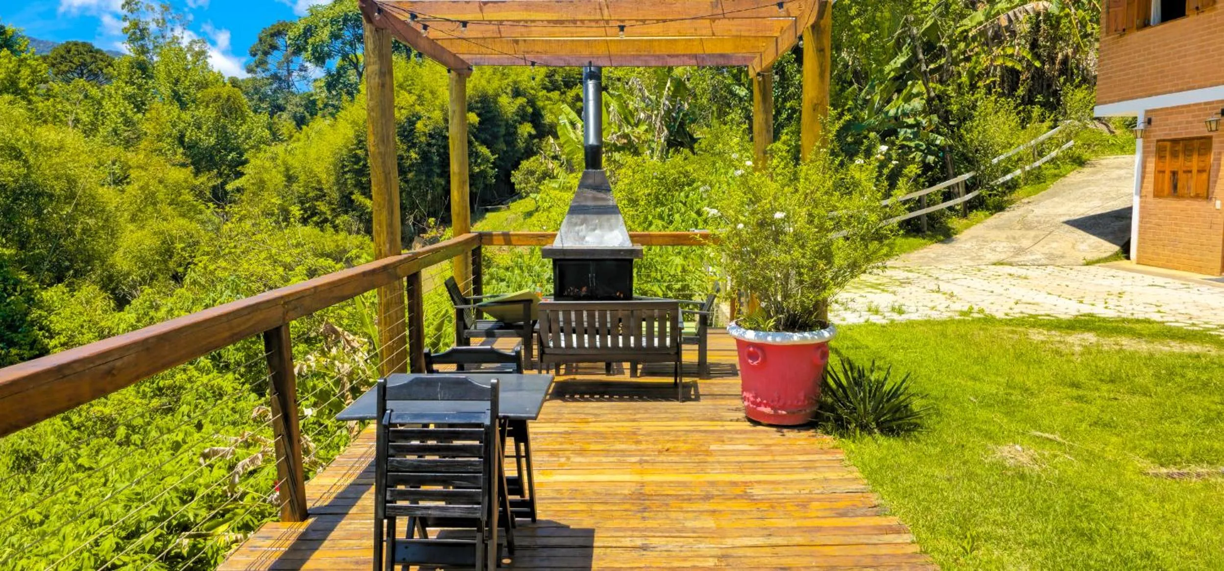 Natural landscape in Cores e Flores da Serra Pousada by Concavus