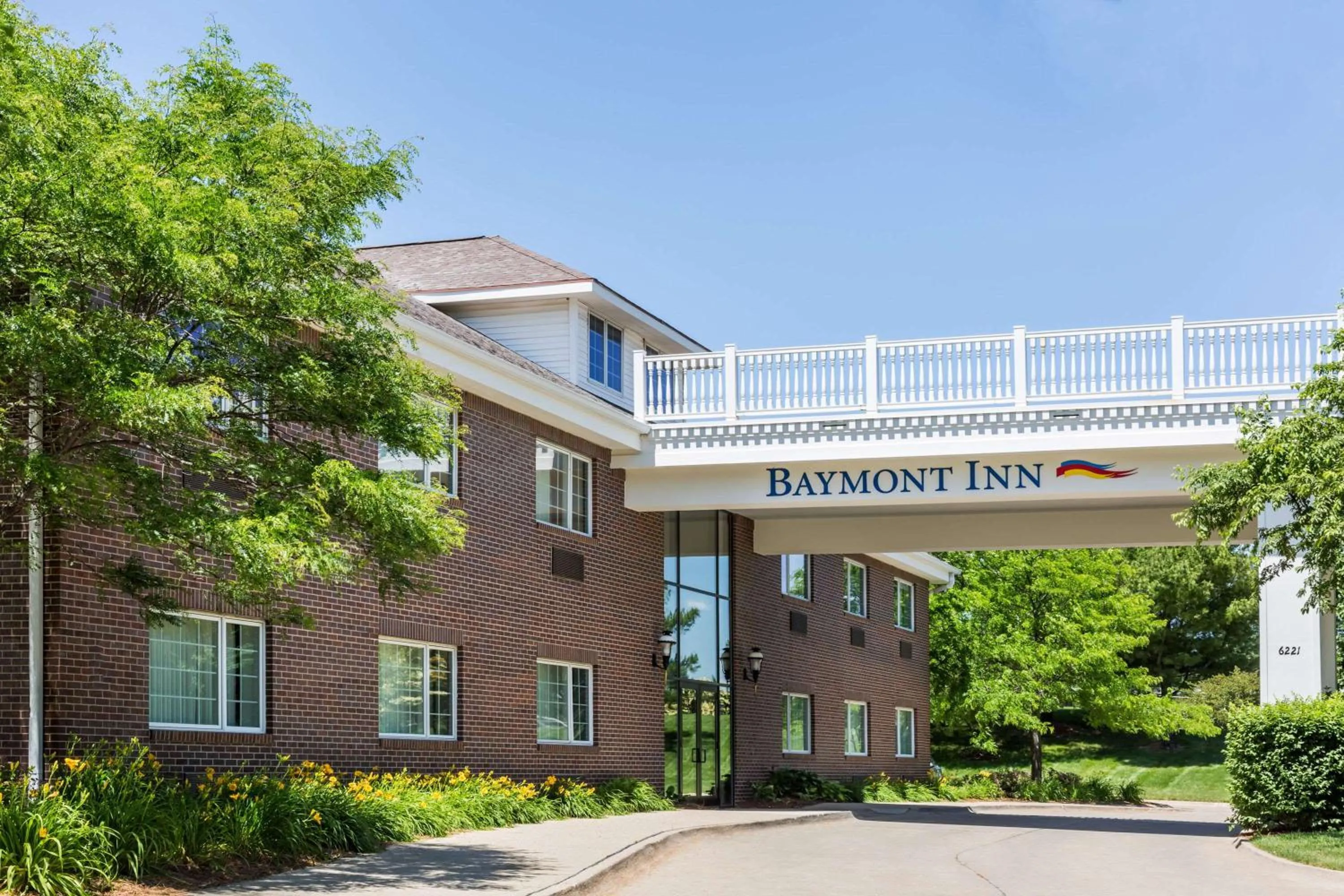 Property building in Baymont by Wyndham Des Moines Airport