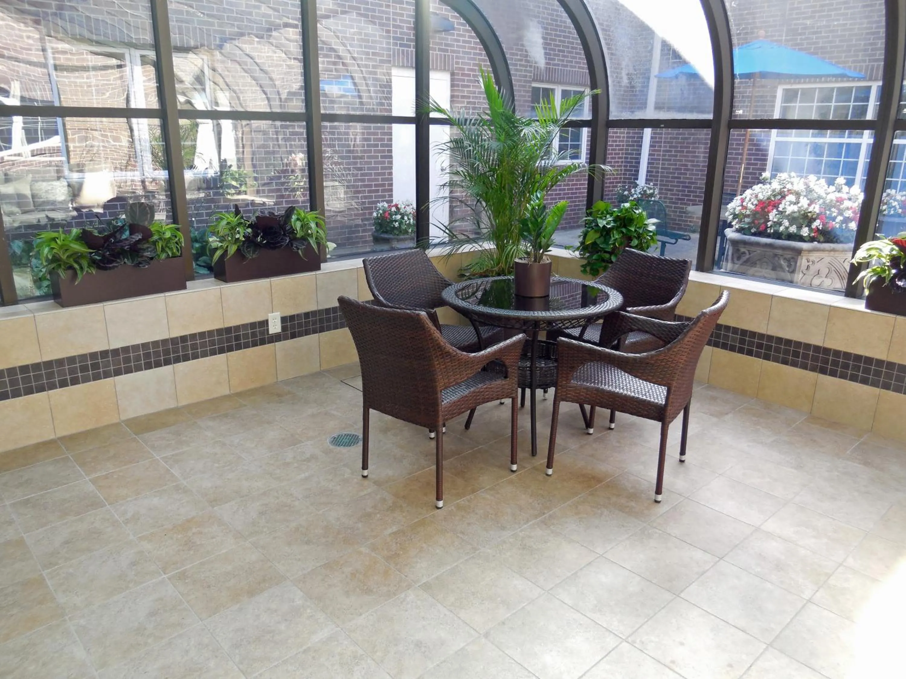 Decorative detail in Baymont by Wyndham Des Moines Airport