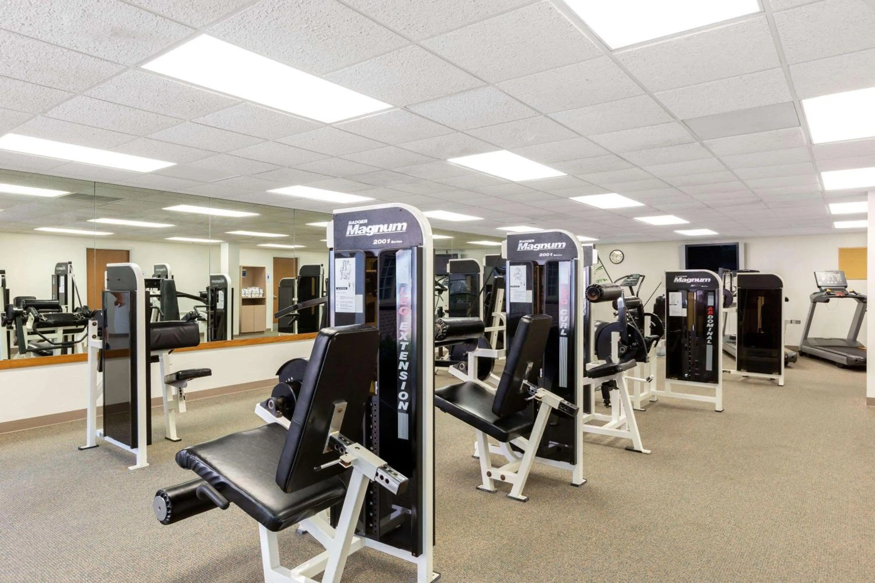 Fitness centre/facilities in Baymont by Wyndham Des Moines Airport