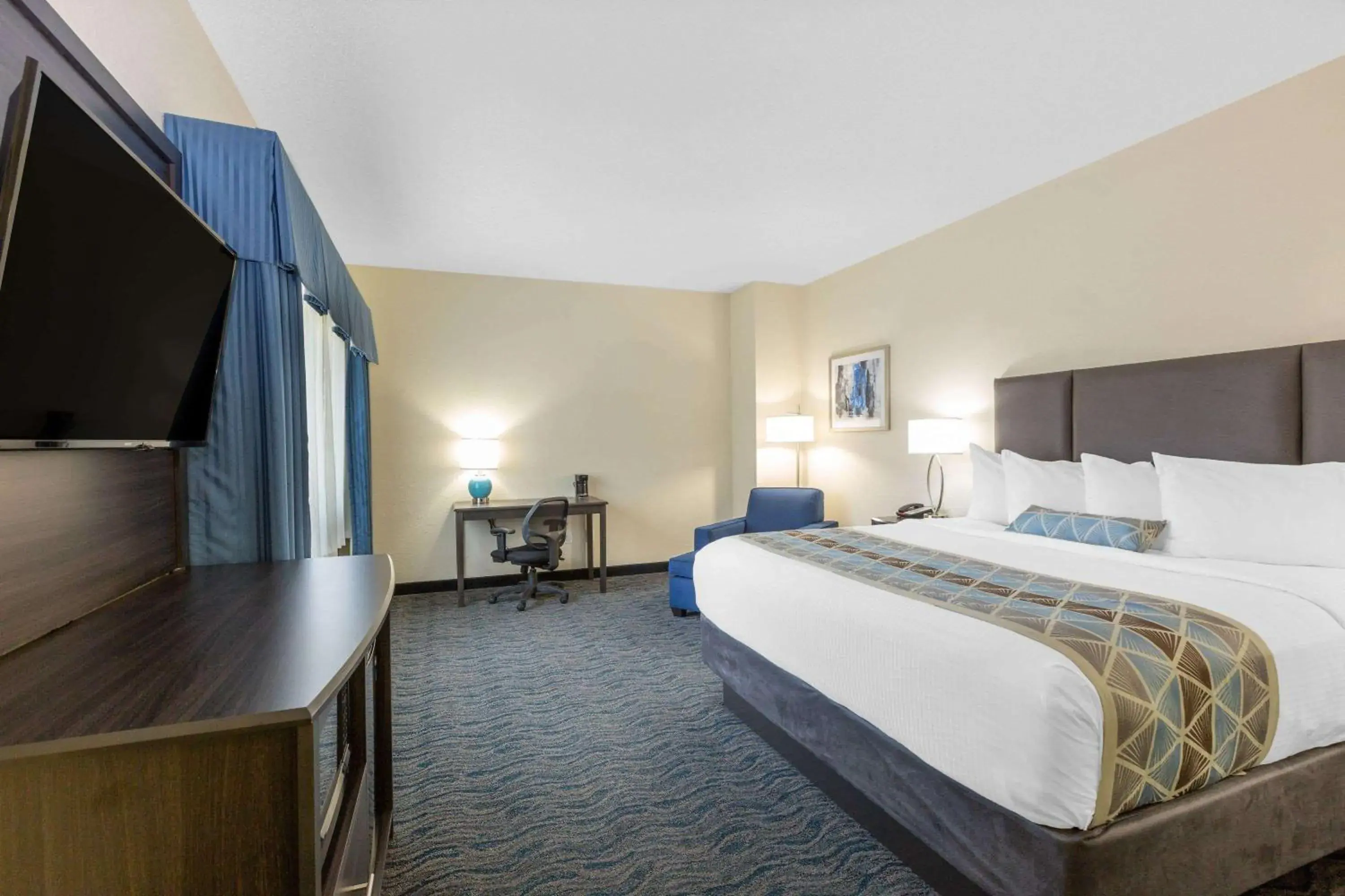 King Suite - Disability Access/Non-Smoking in Baymont by Wyndham Des Moines Airport King Suite - Disability Access/Non-Smoking in Baymont by Wyndham Des Moines Airport