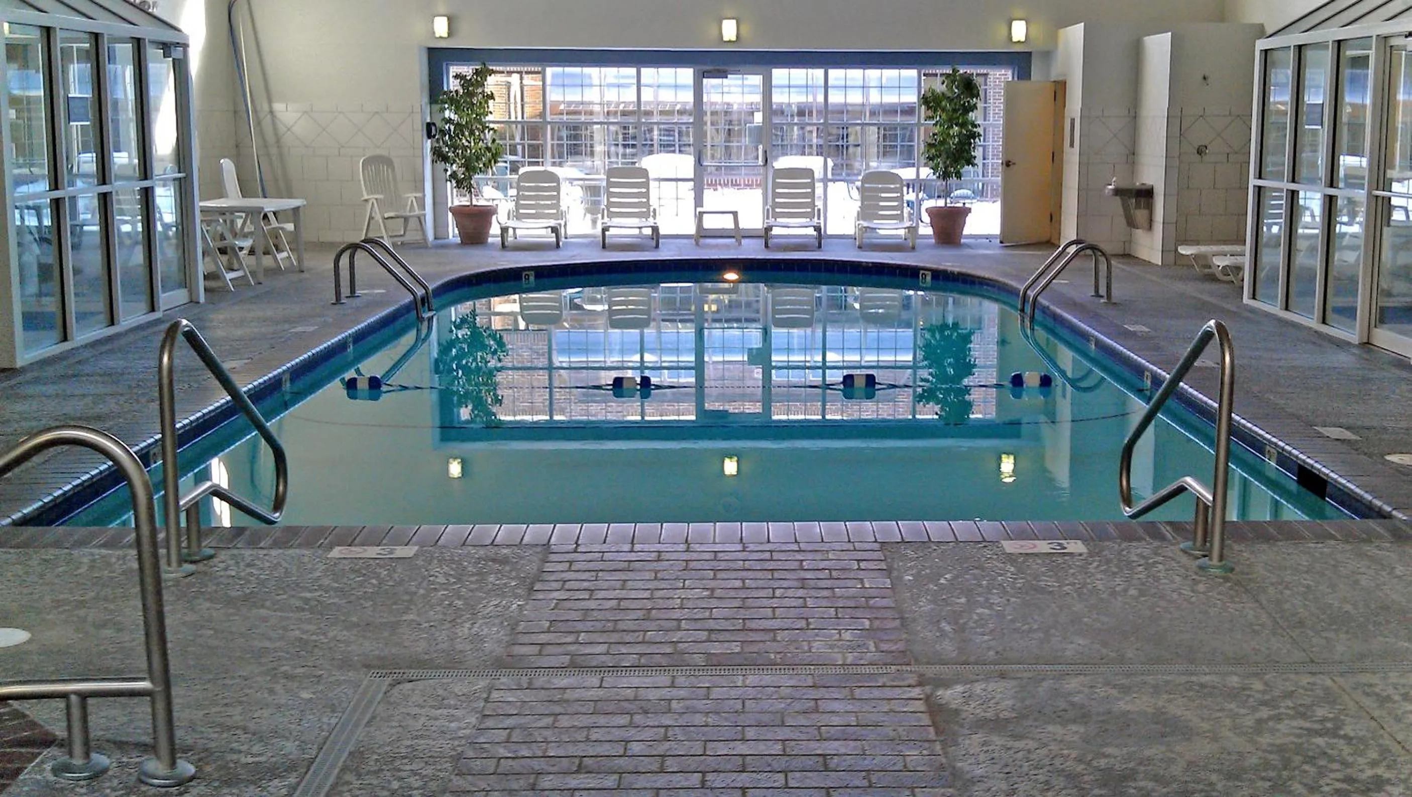 Swimming pool in Baymont by Wyndham Des Moines Airport