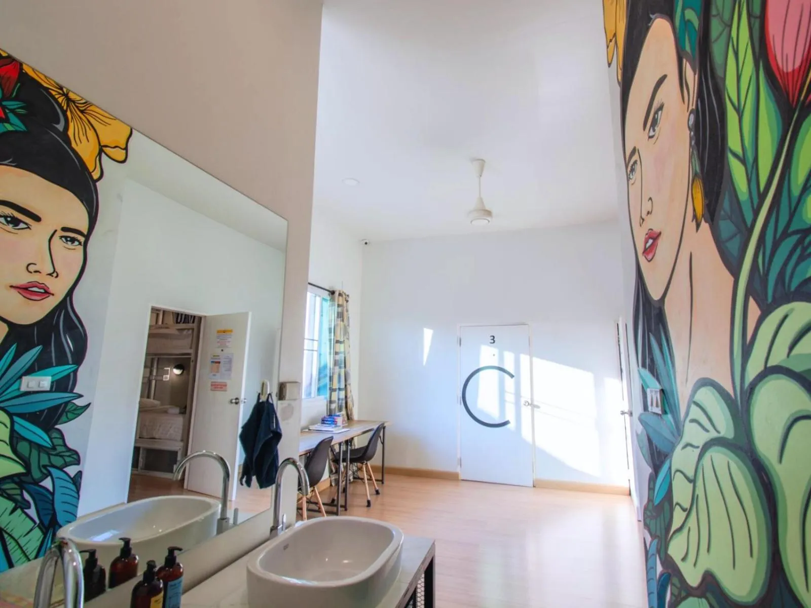 Hostel Lullaby Non-Smoking