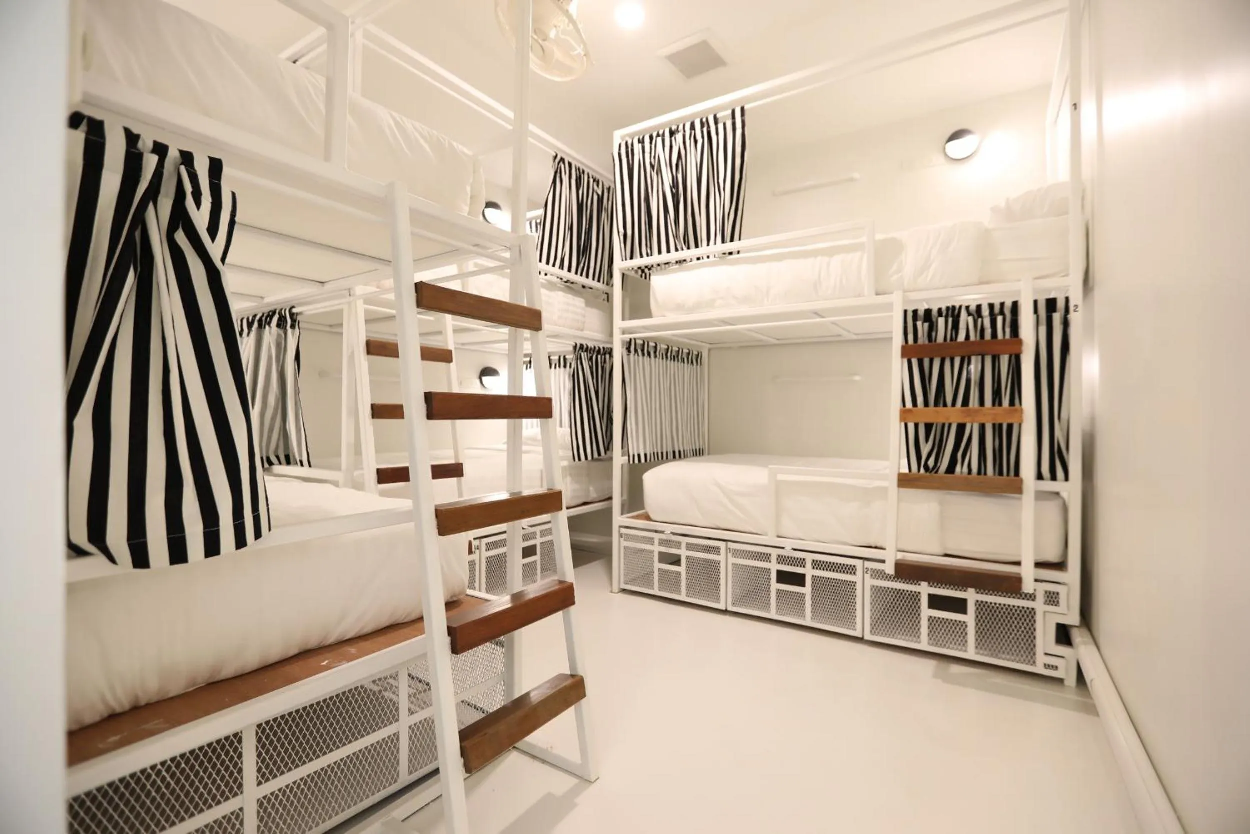 Bed in Hostel Lullaby Non-Smoking