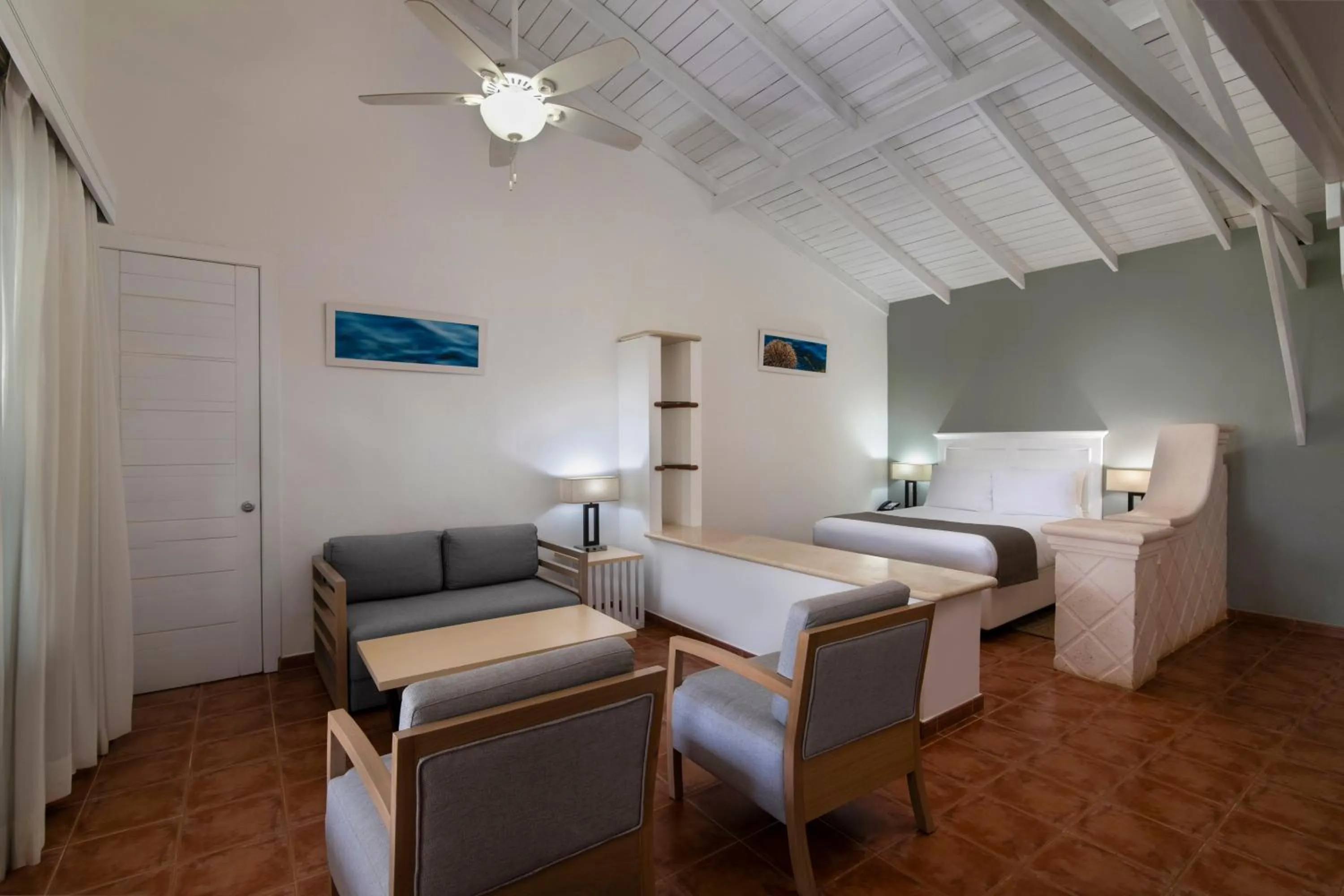 Living room, Bed in Wyndham Alltra Samana All Inclusive Resort