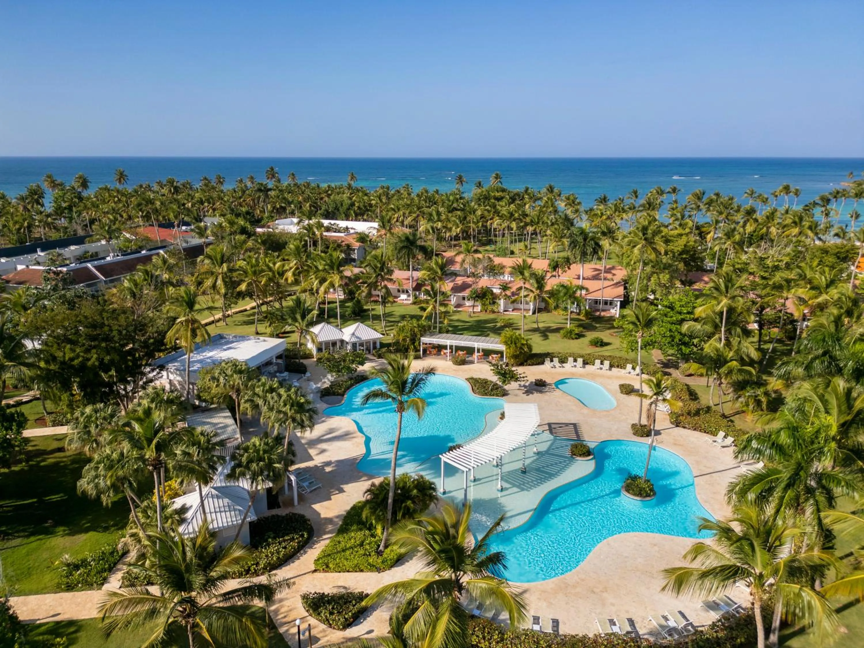Swimming pool in Wyndham Alltra Samana All Inclusive Resort