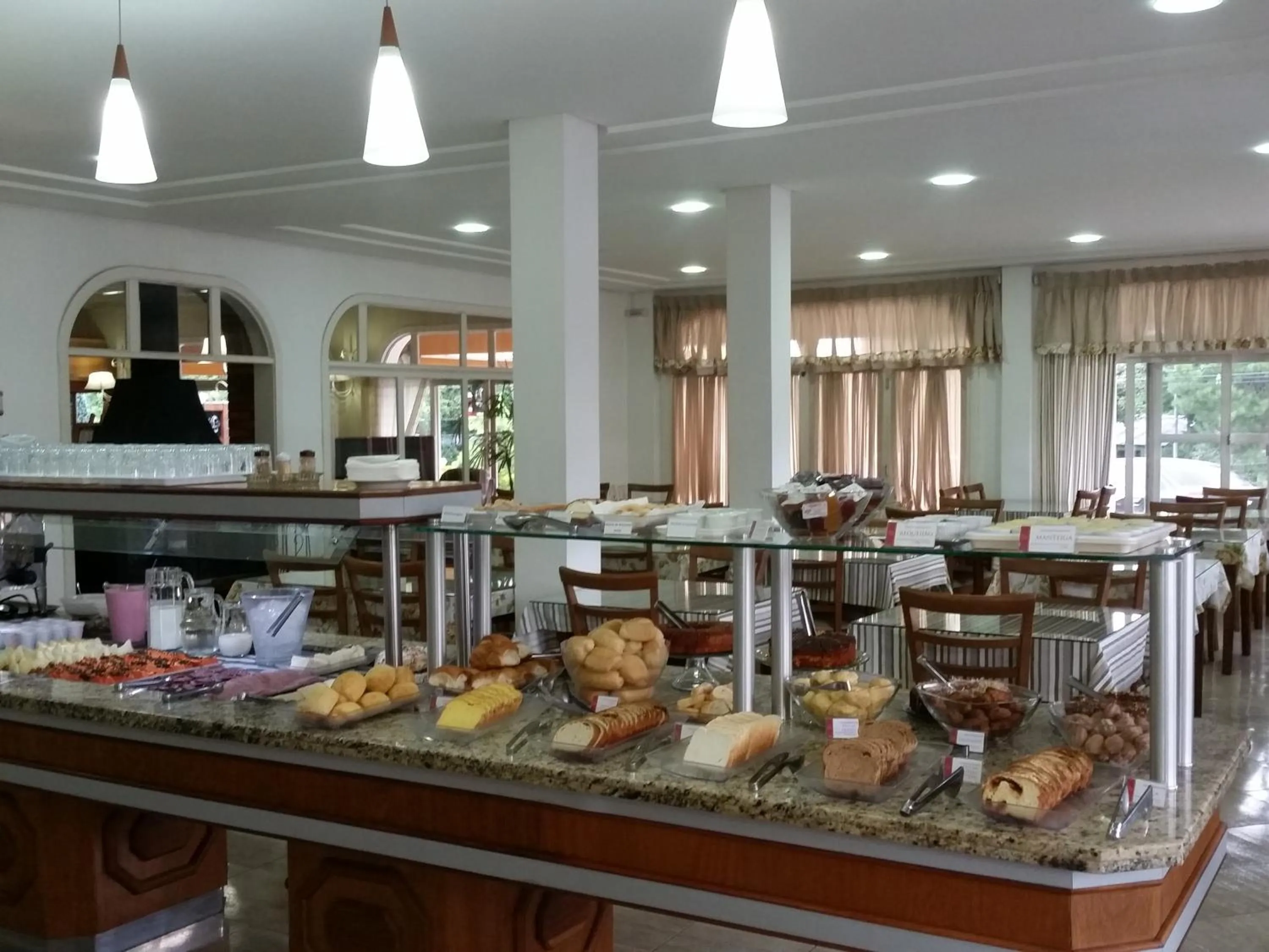 Buffet breakfast in Hotel Galo Vermelho