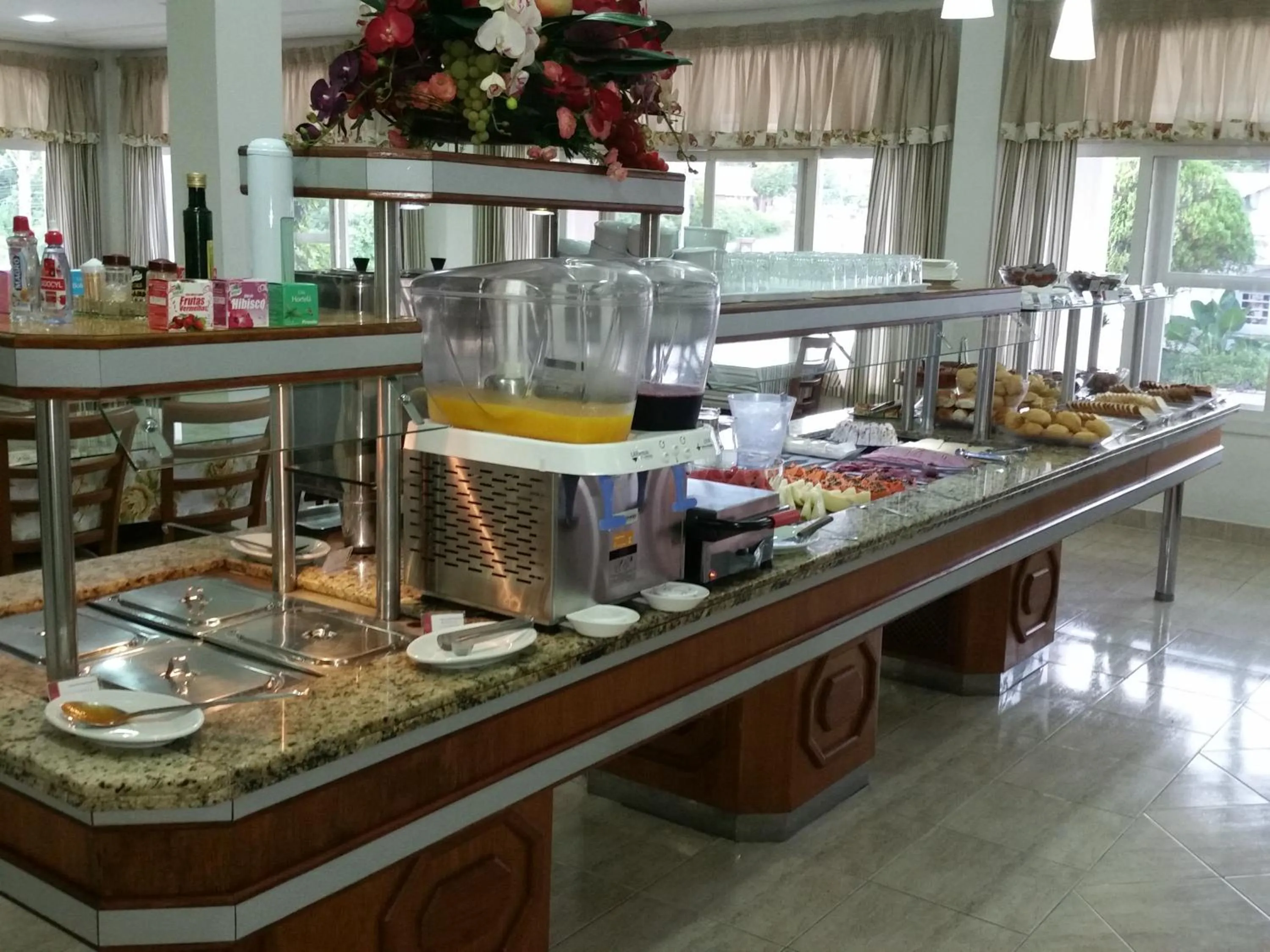 Buffet breakfast in Hotel Galo Vermelho