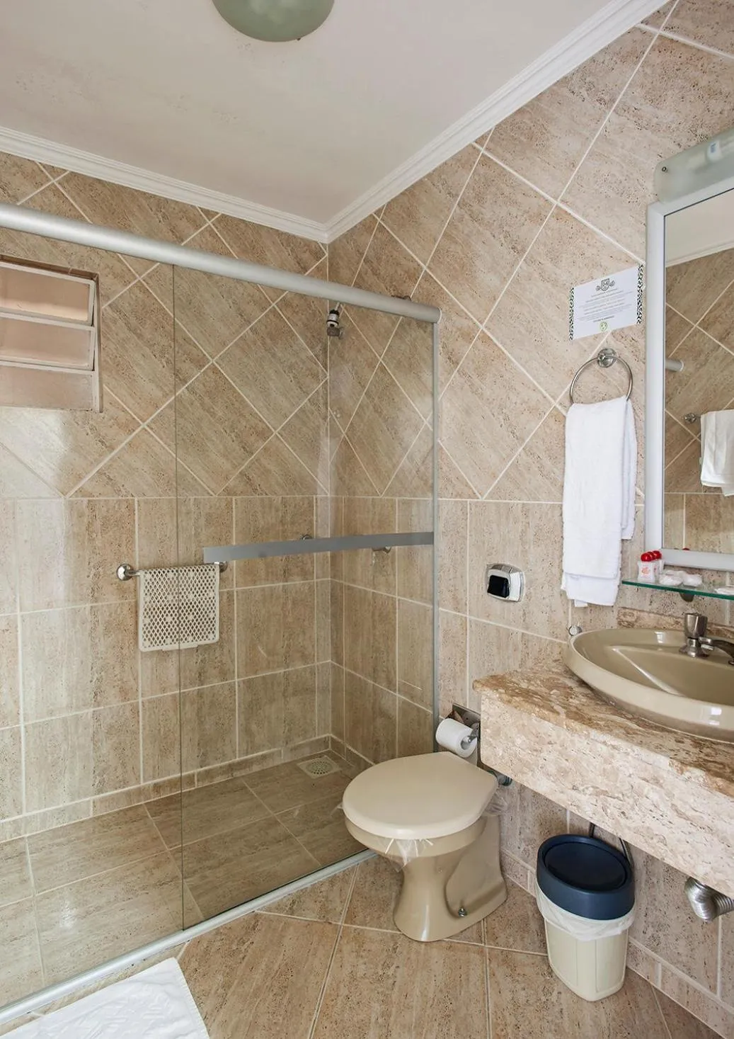 Bathroom in Hotel Galo Vermelho