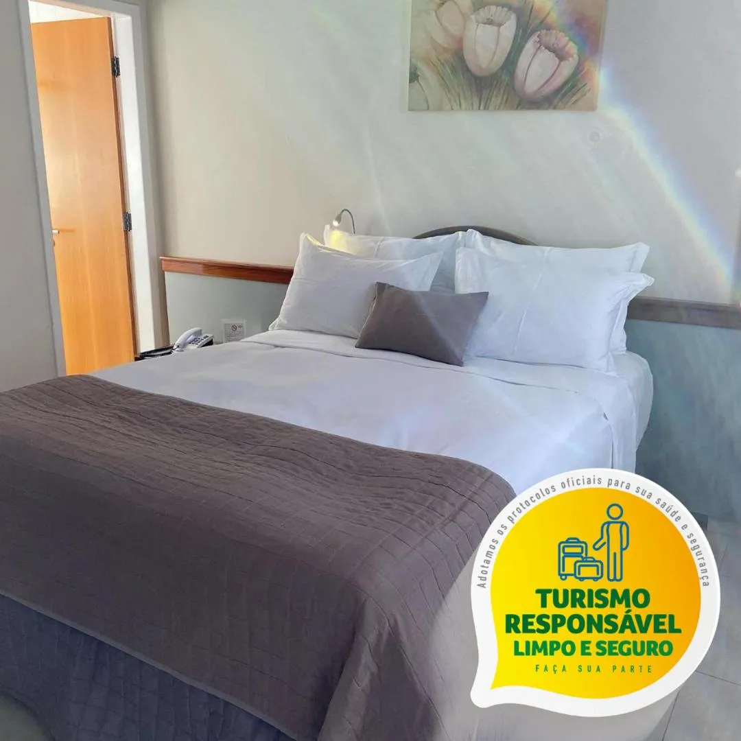 Photo of the whole room, Bed in Champagnat Praia Hotel