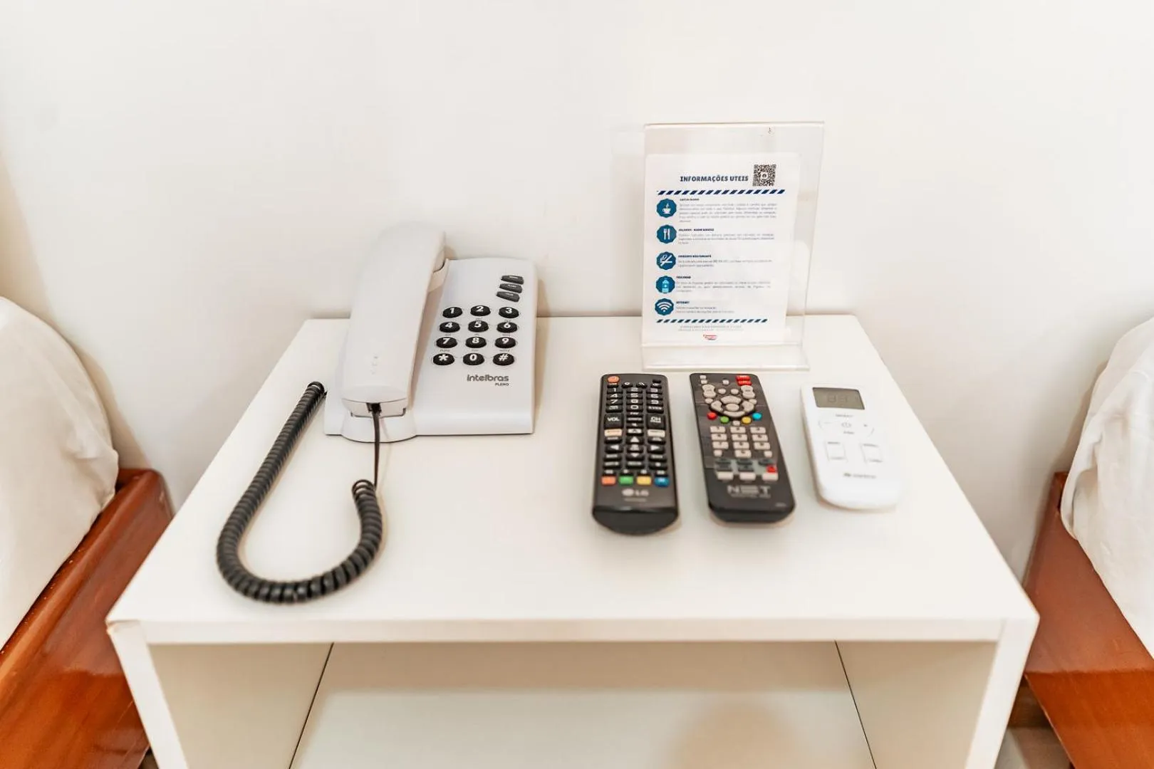 TV and multimedia in Champagnat Praia Hotel