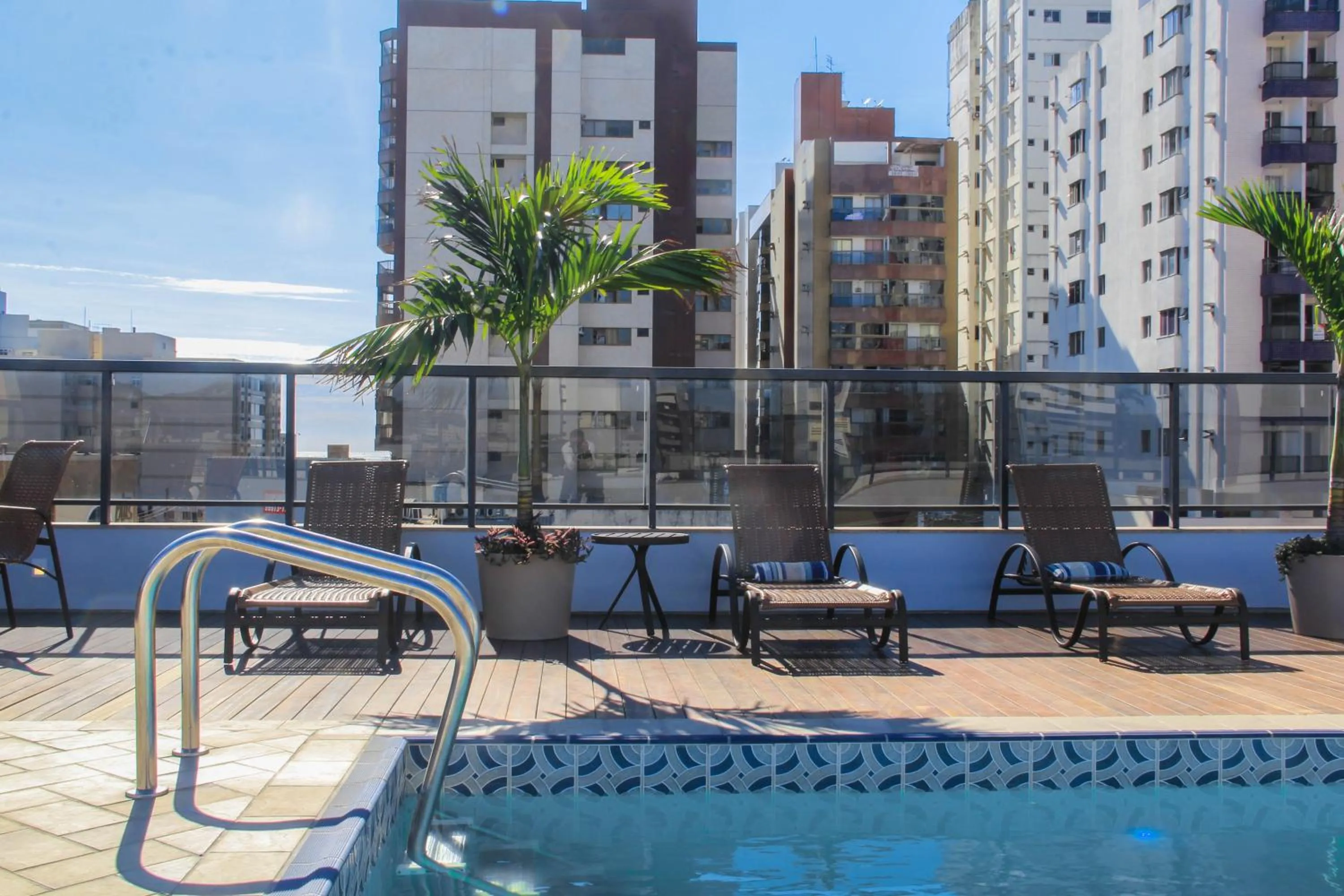 Swimming pool in Champagnat Praia Hotel