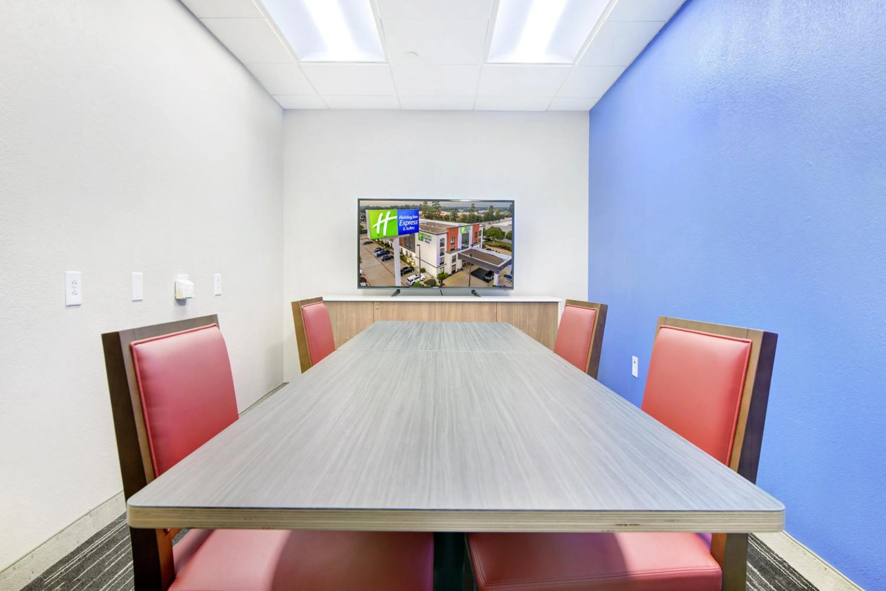 Meeting/conference room in Holiday Inn Express & Suites Longview North by IHG