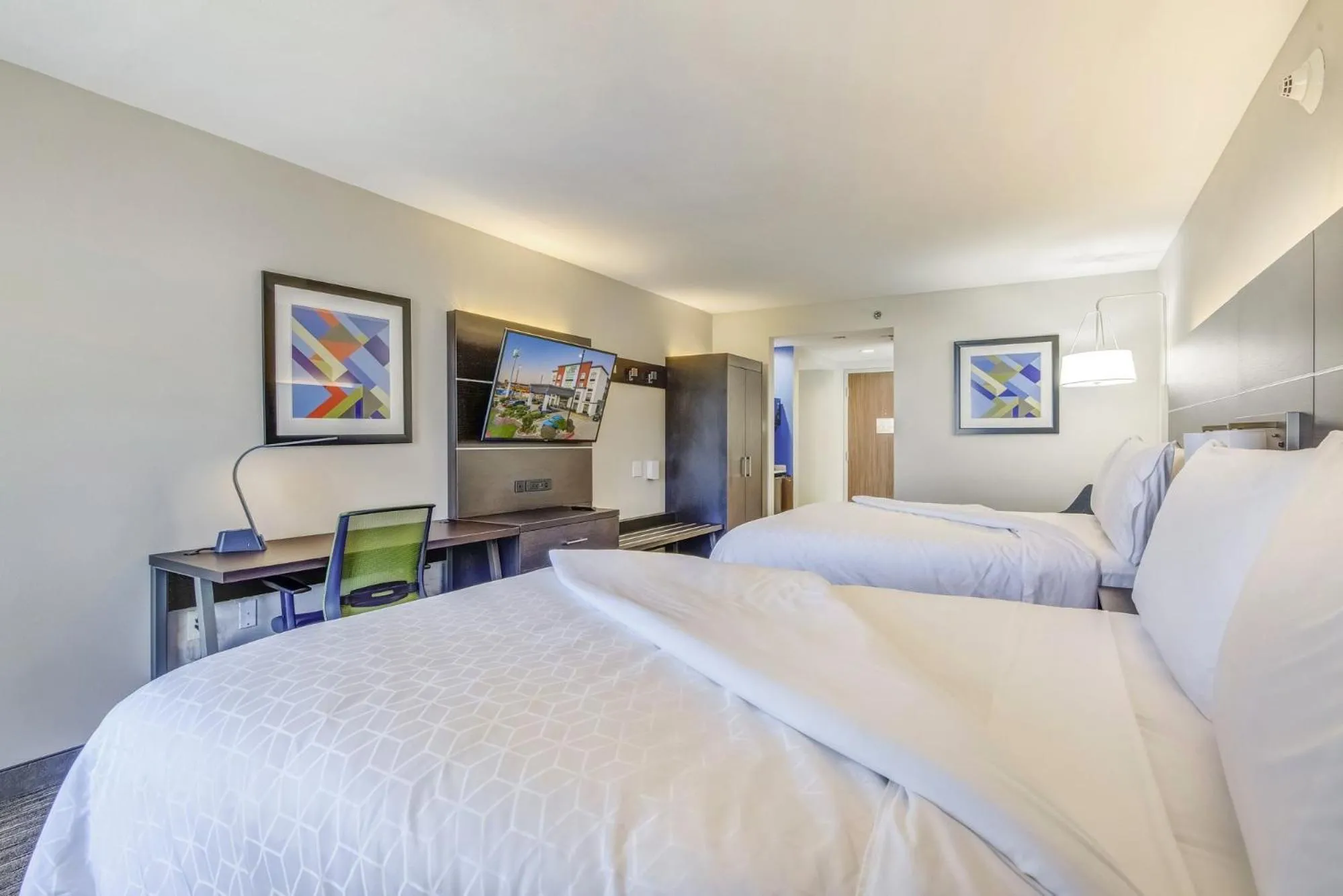 Bed in Holiday Inn Express & Suites Longview North by IHG
