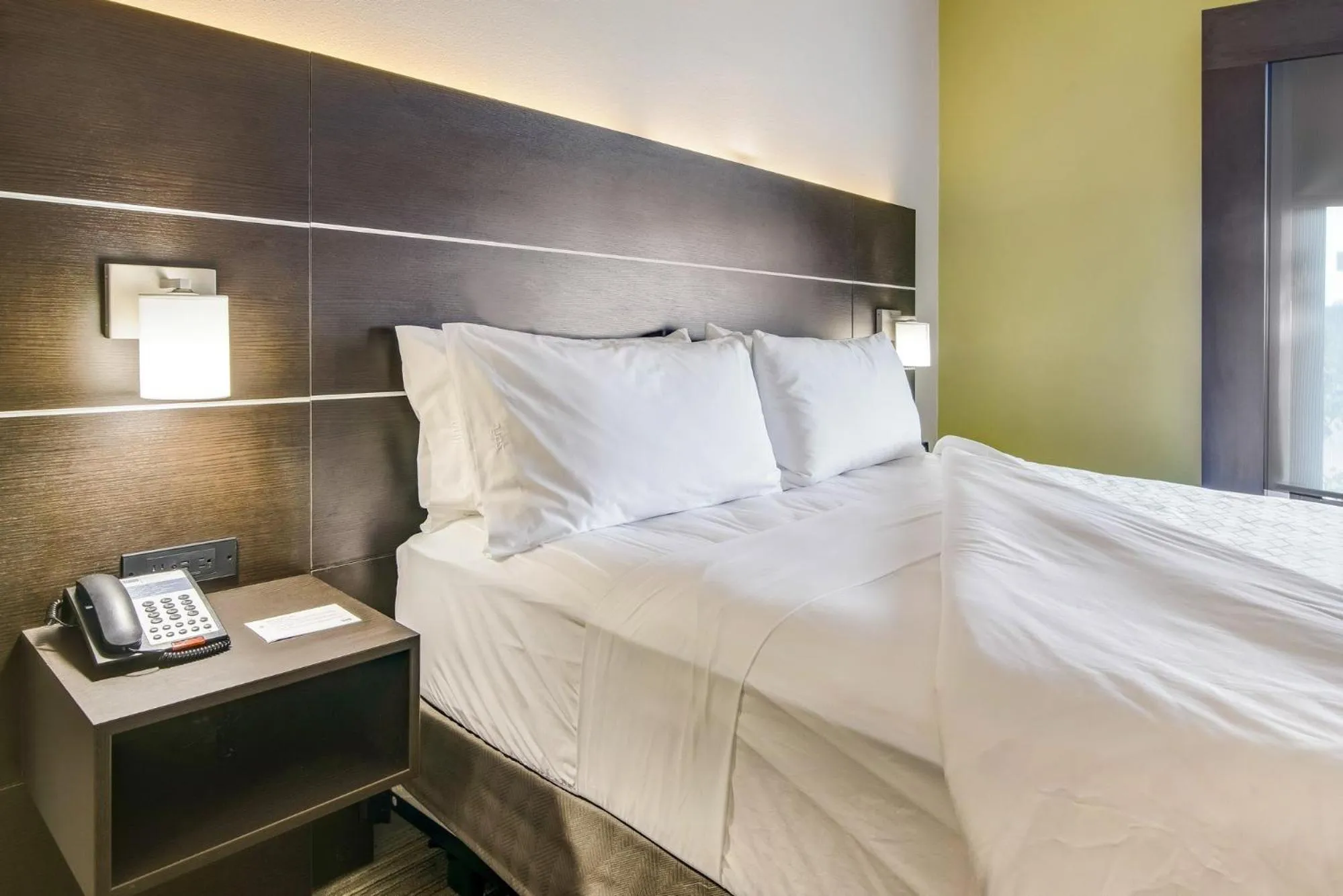 Bed in Holiday Inn Express & Suites Longview North by IHG