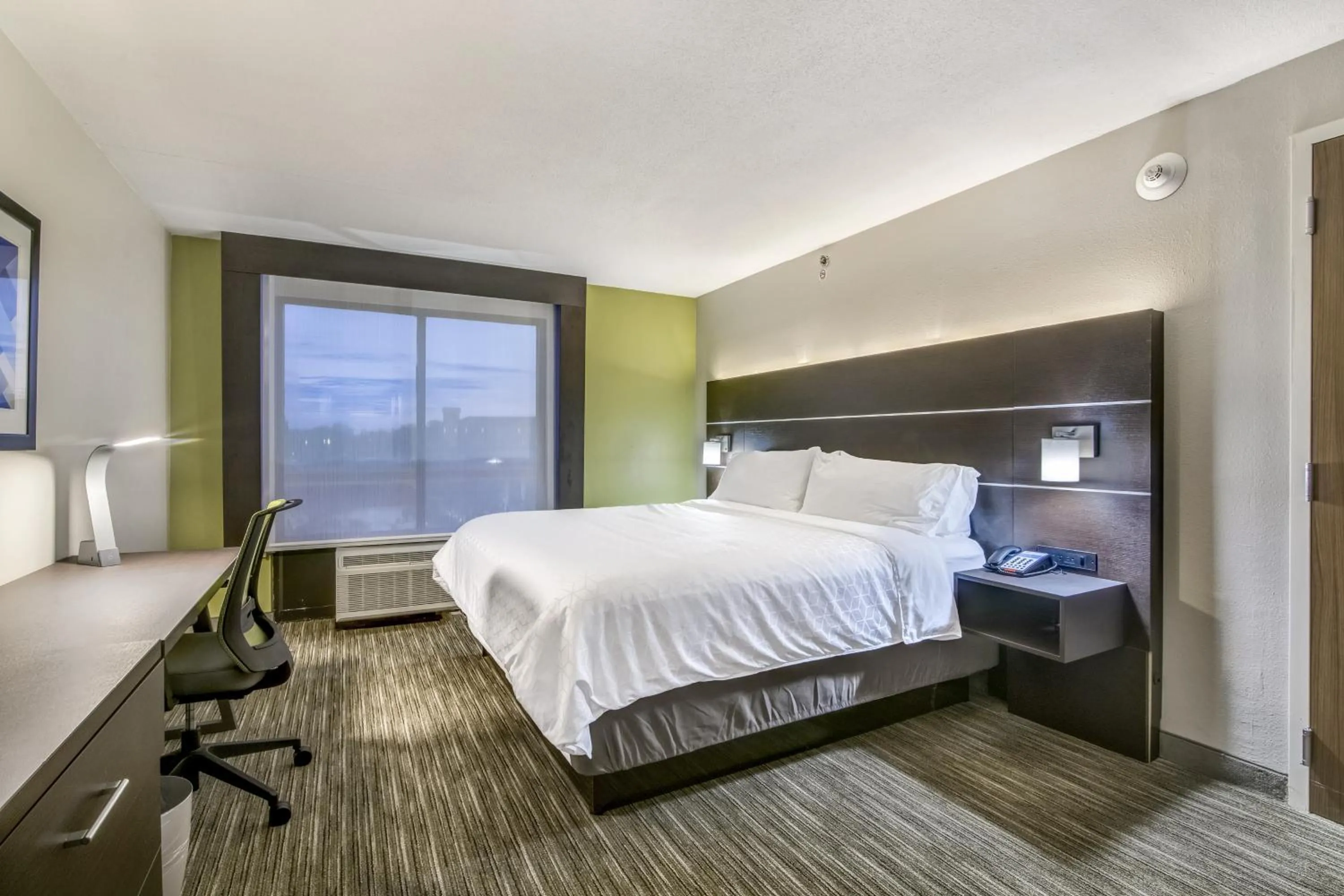 Bed in Holiday Inn Express & Suites Longview North by IHG
