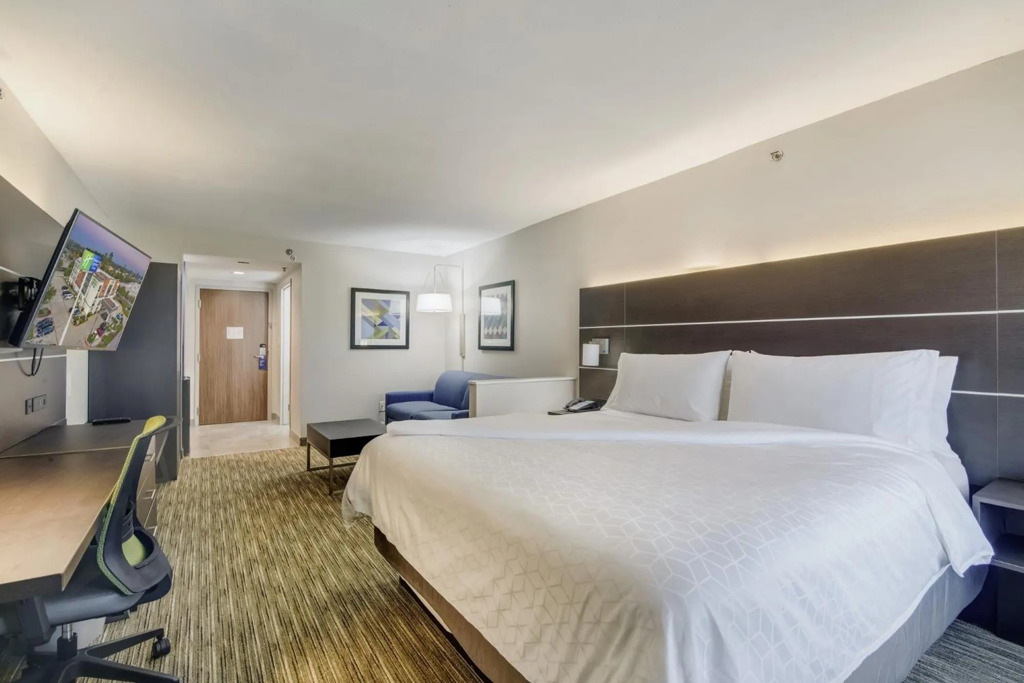 Bed in Holiday Inn Express & Suites Longview North by IHG