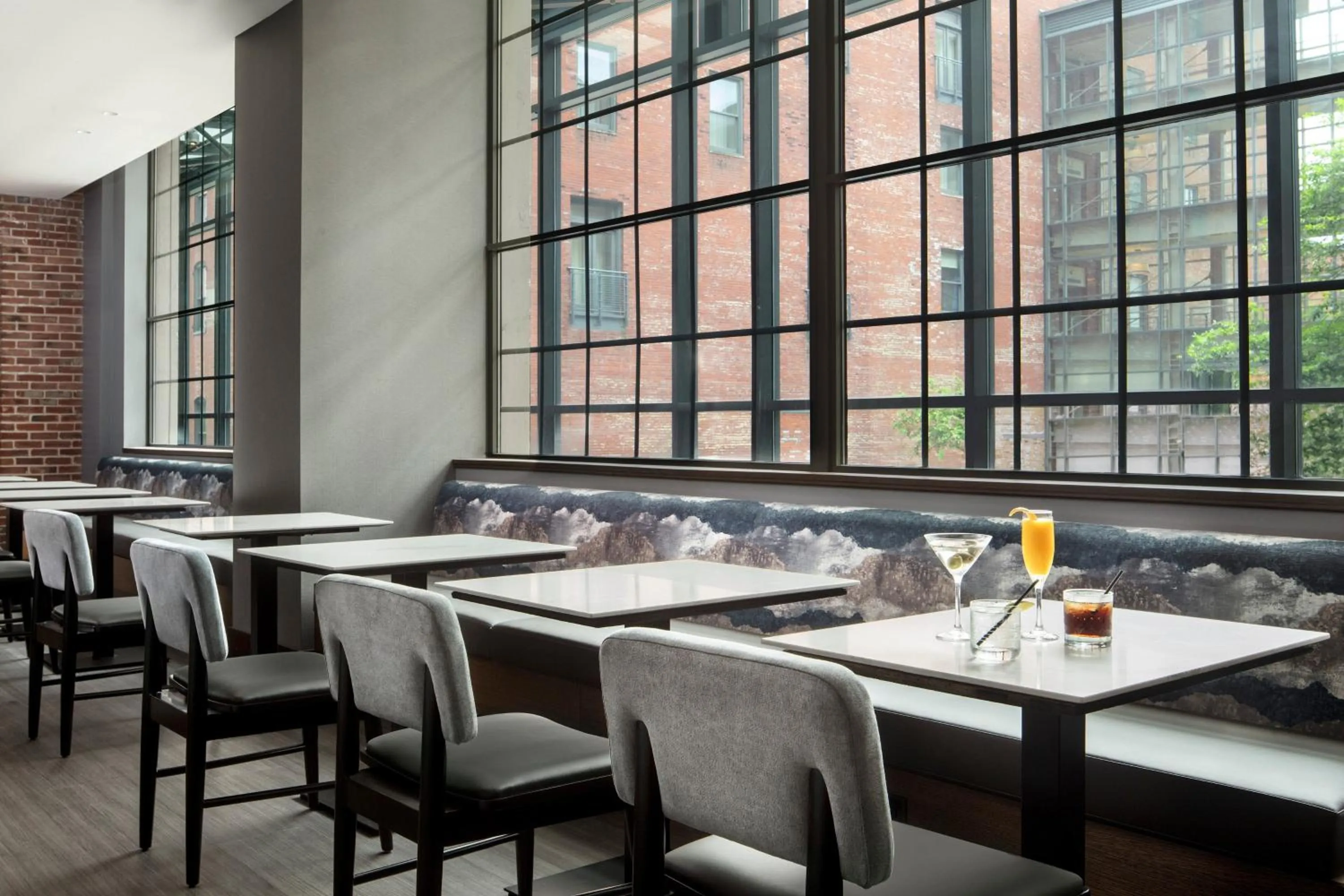 Lounge or bar in The Westin St. Louis